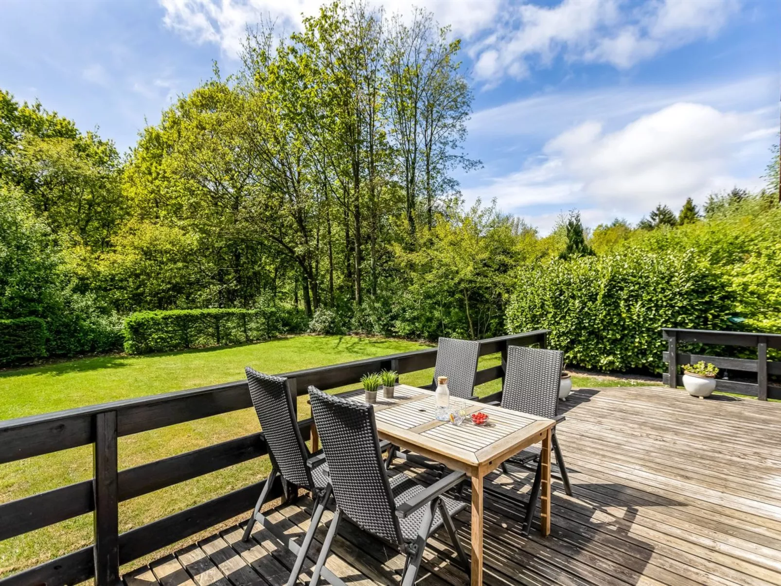 "Frethi" - 30km from the sea-Draußen