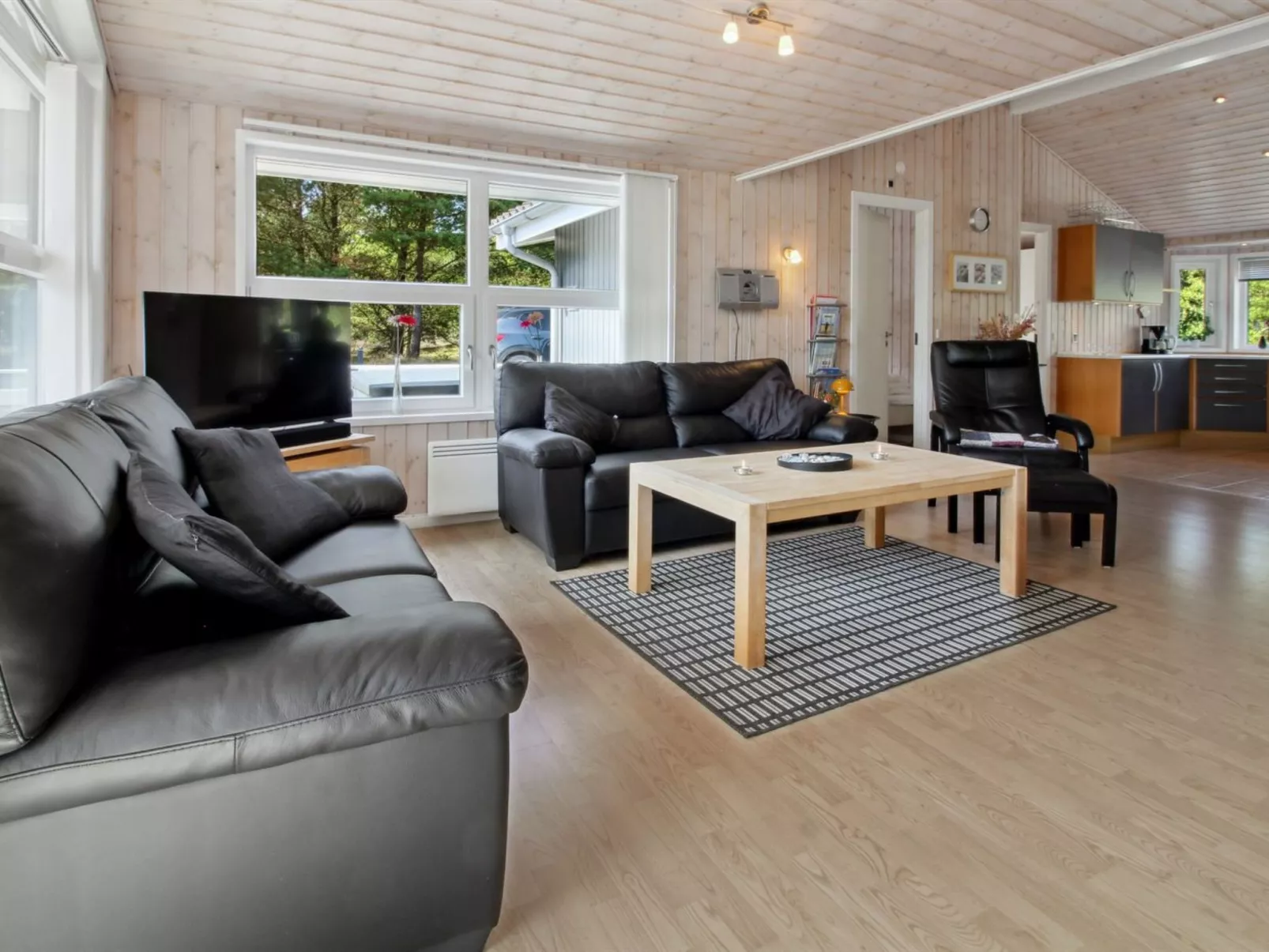 "Kiowa" - 4km from the sea-Drinnen