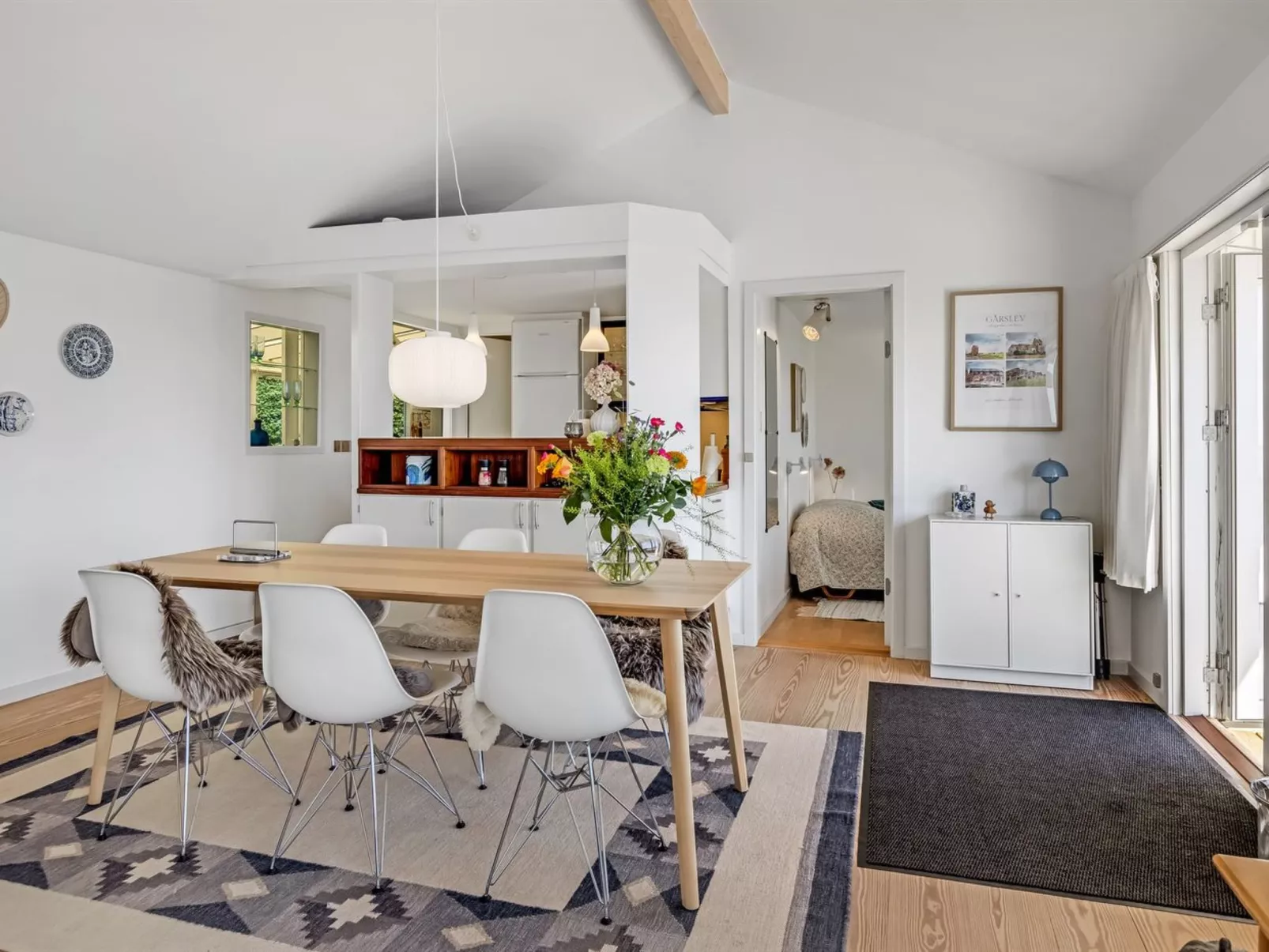 "Tobias" - 45m to the fjord-Drinnen