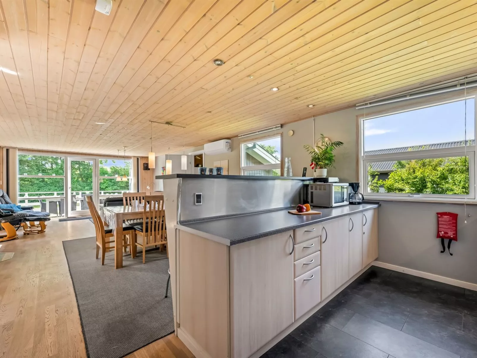 "Mina" - 600m to the fjord-Drinnen