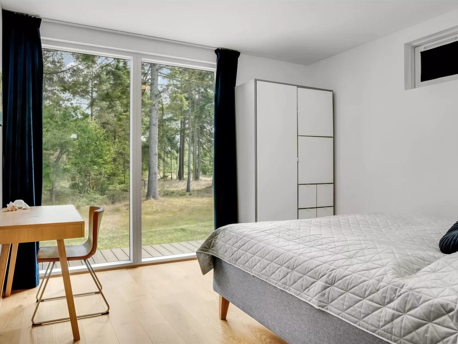 "Jonas" -  from the sea-Dedans