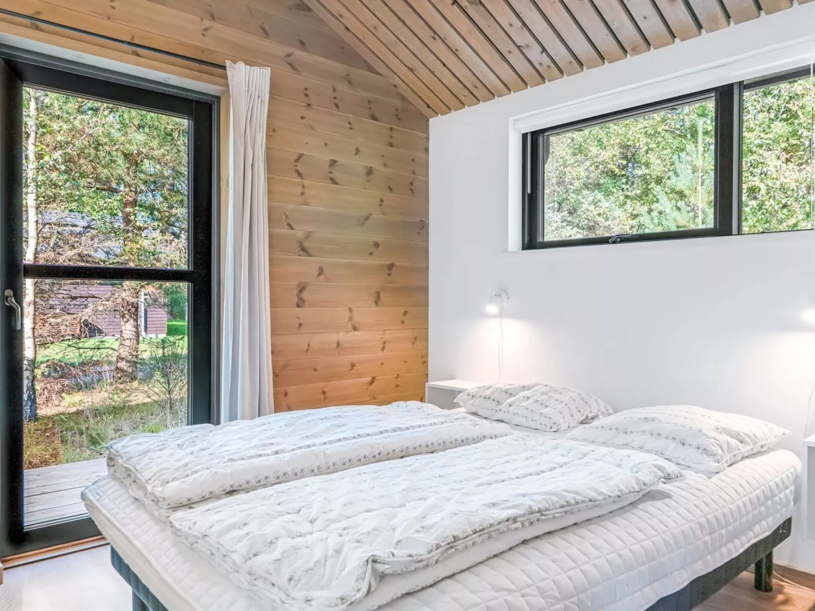 "Arbnora" -  from the sea-Dedans