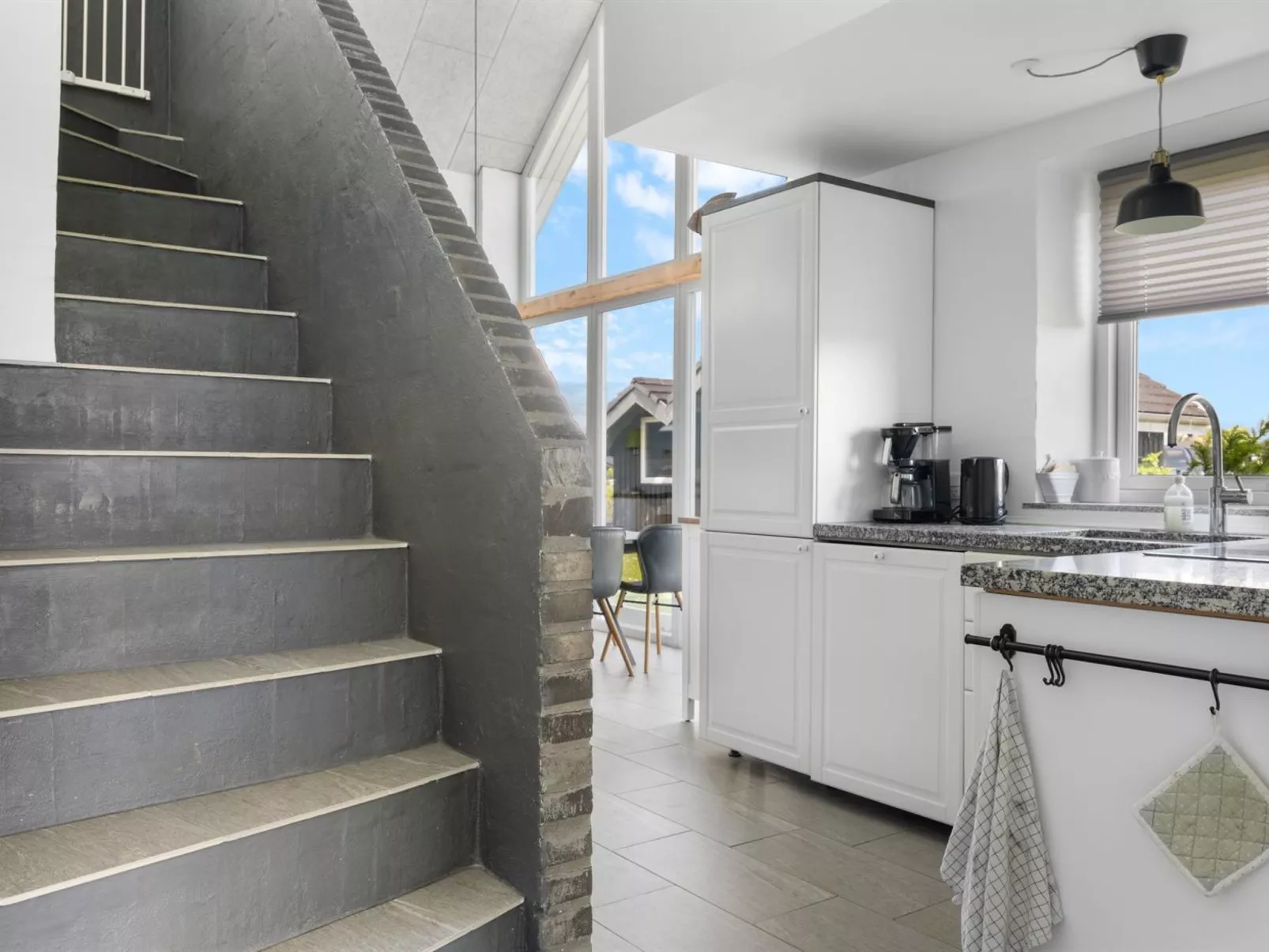 "Ung" - 460m from the sea-Inside