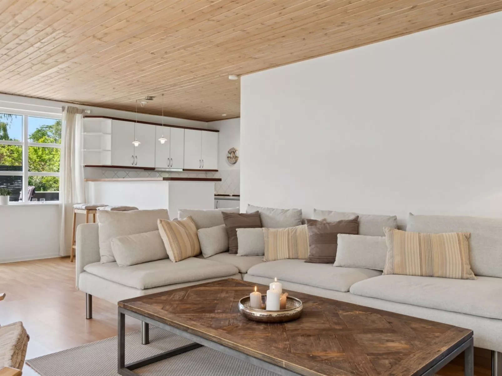 "Annabeth" - 850m from the sea-Inside