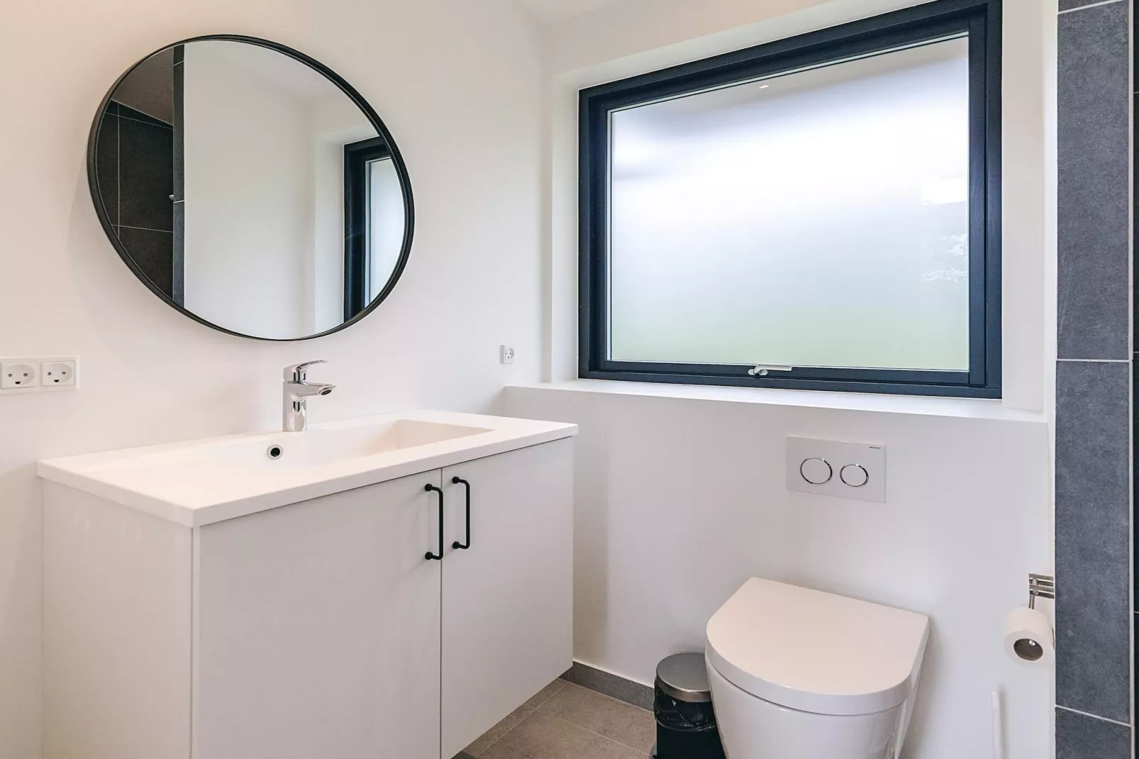 3 room,2 bath,Premium-Indoor