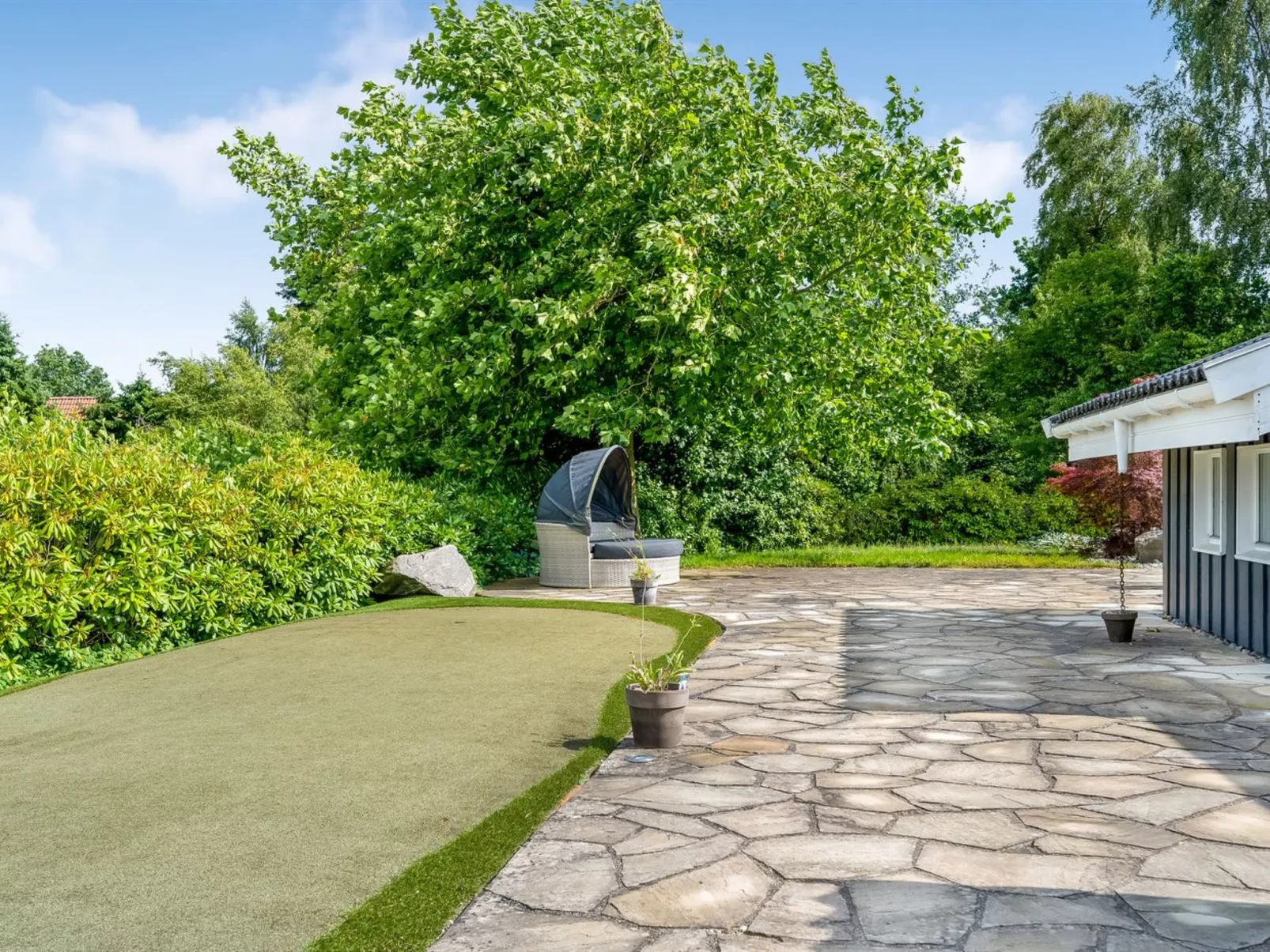 "Ellie" - 700m from the sea-Outside