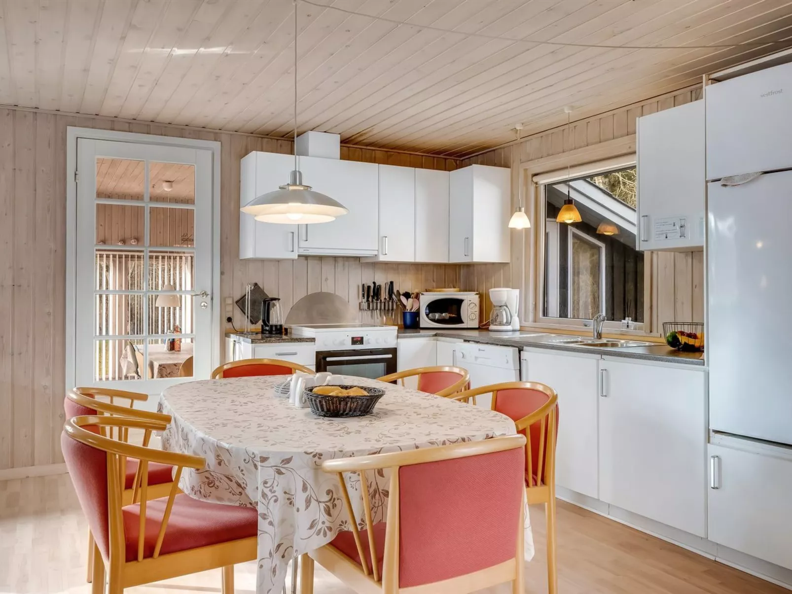 "Iris" - 200m to the fjord-Inside