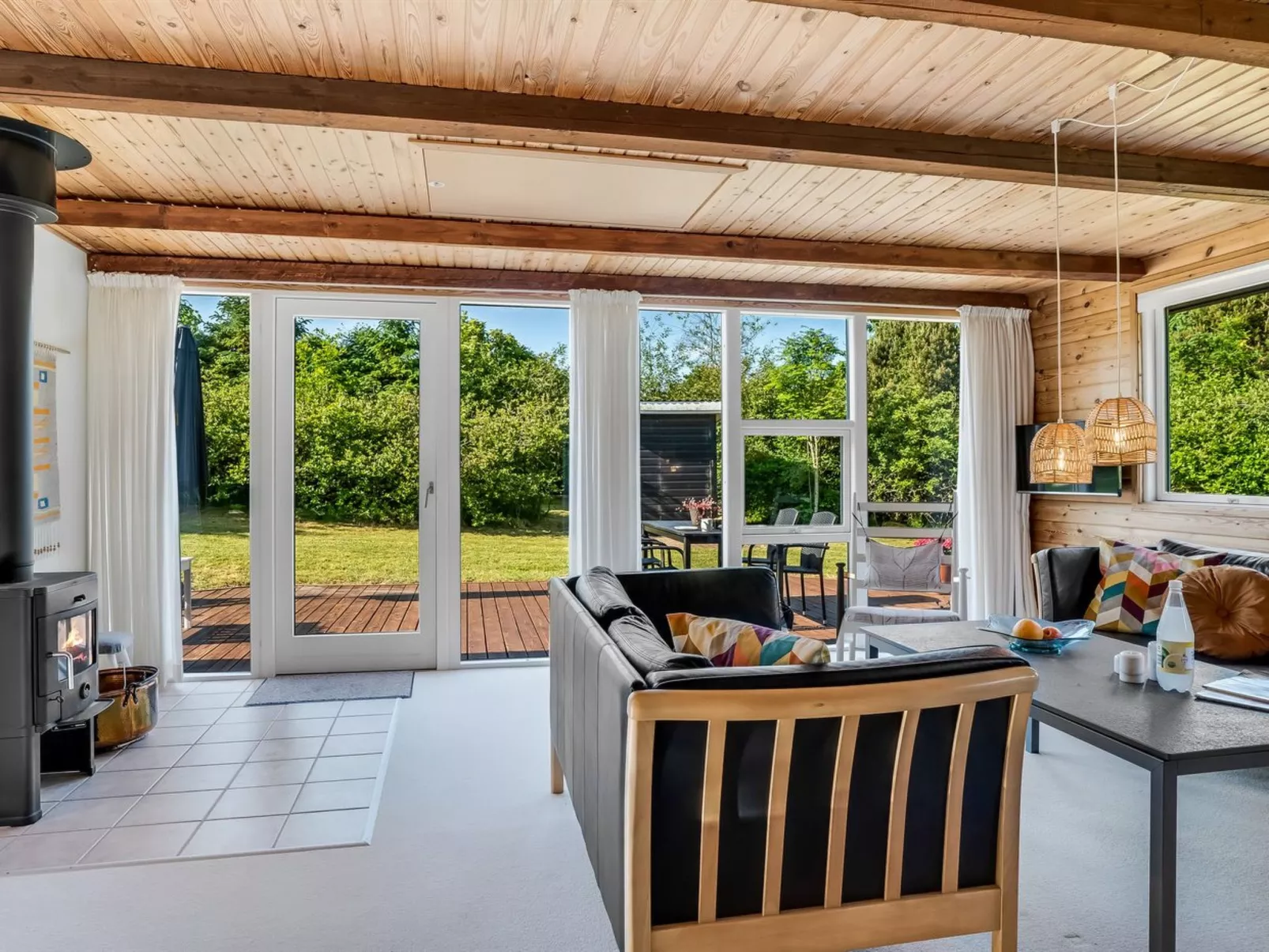 "Laris" - 700m to the fjord-Dedans