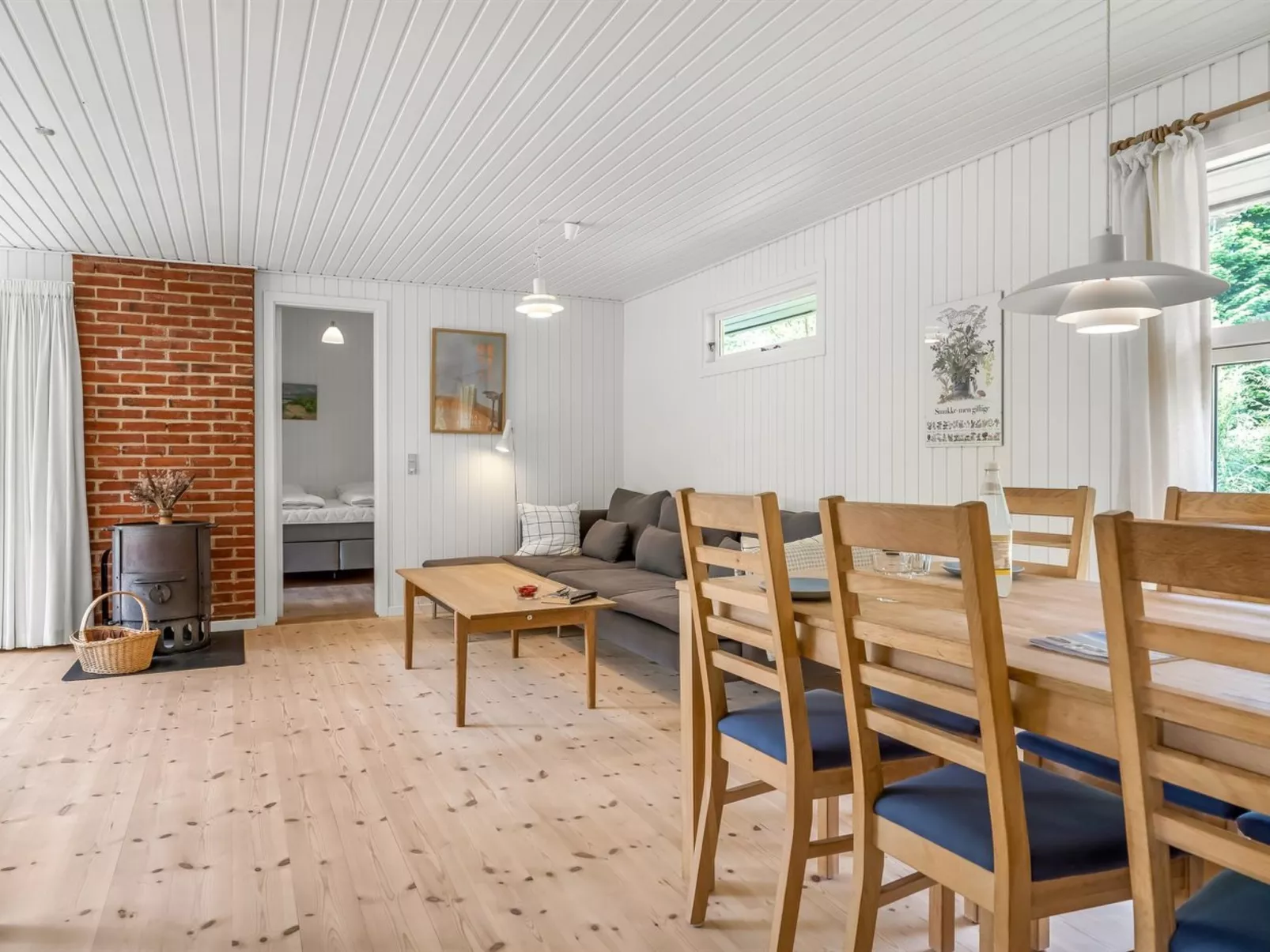 "Ivar" -  from the sea-Drinnen