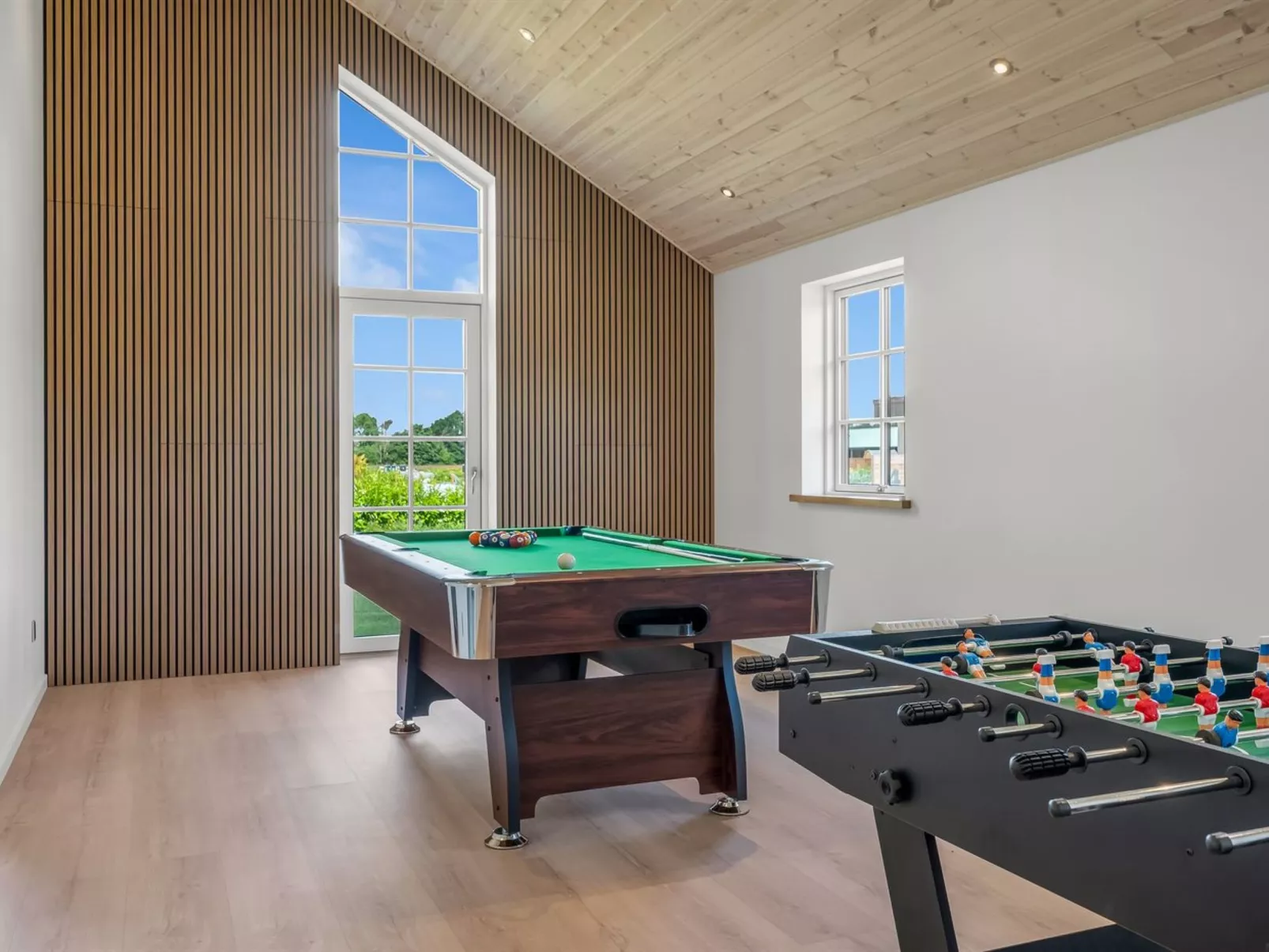 "Osa" -  from the sea-Drinnen