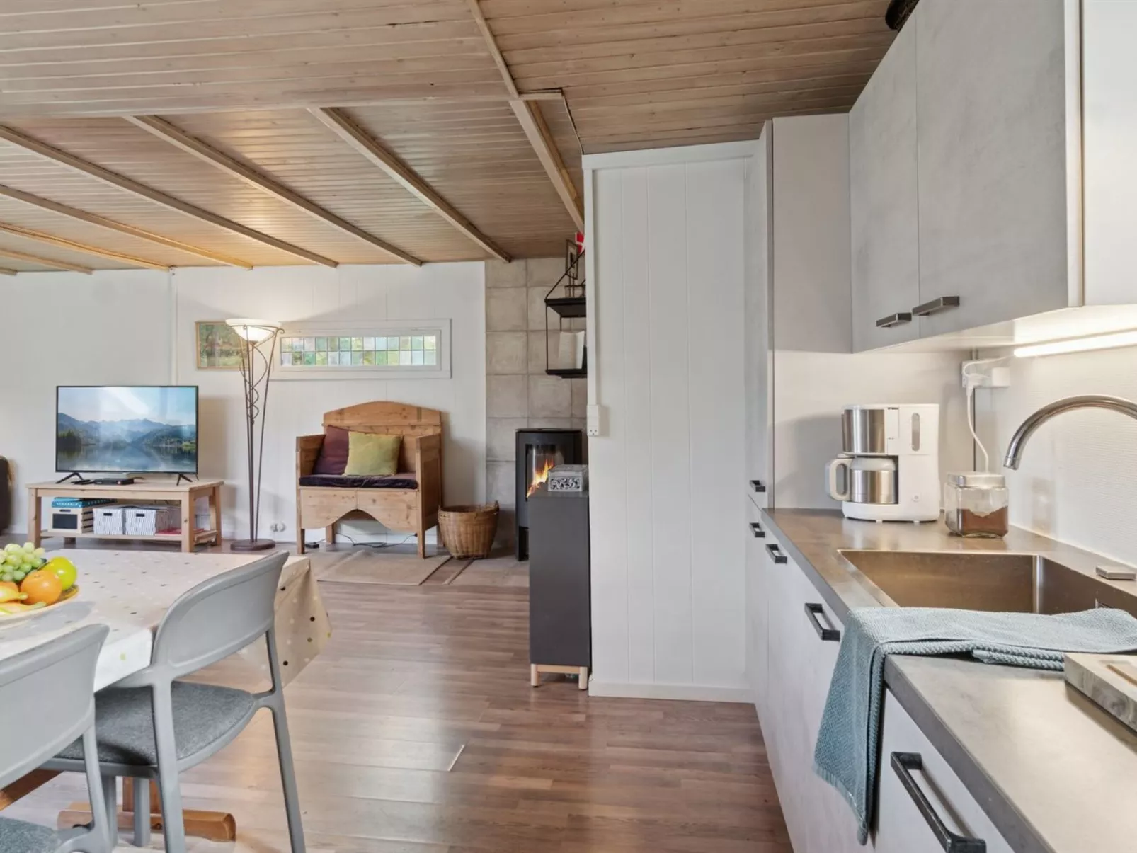 "Keke" - 2.5km from the sea-Dedans