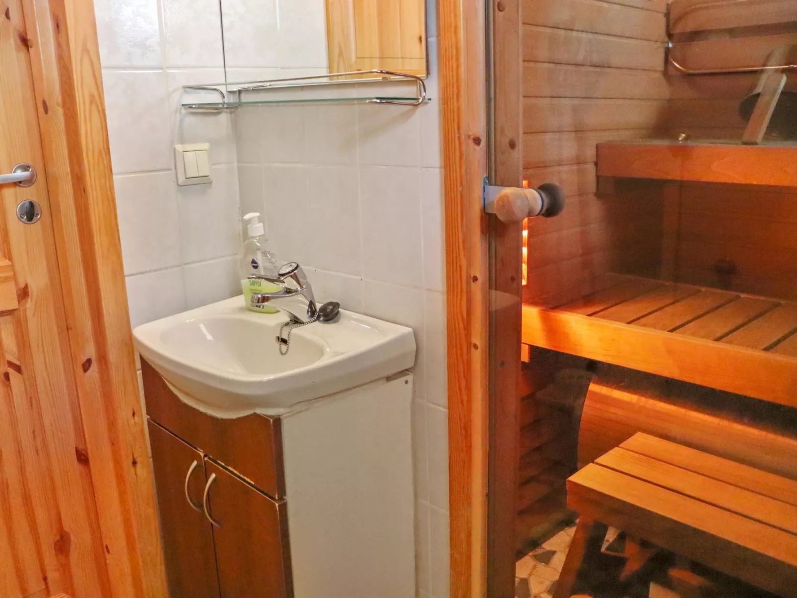 Mukalilla, paritalo sis loppusiivouksen-Dedans