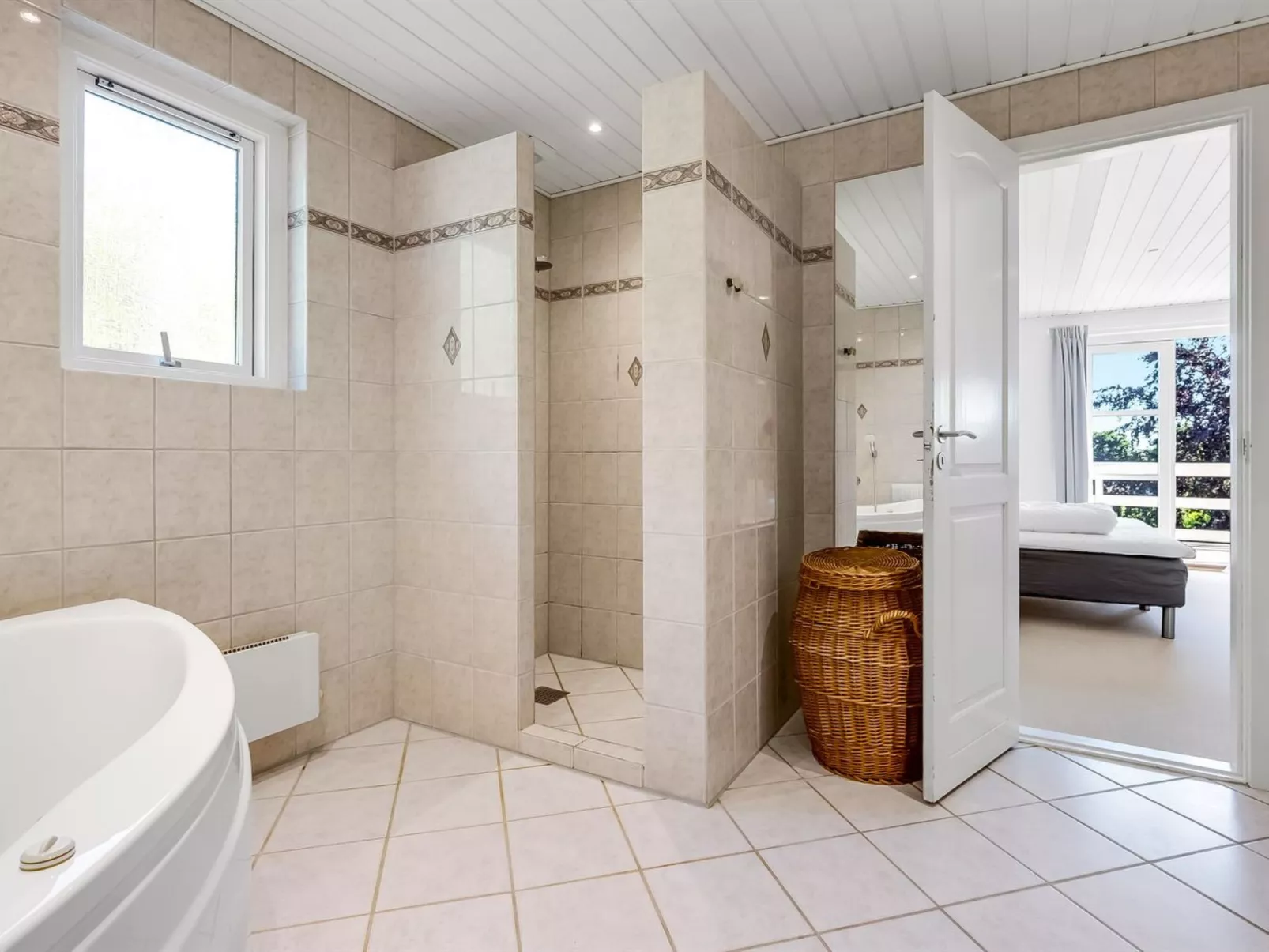 "Albert" - 300m from the sea-Dedans