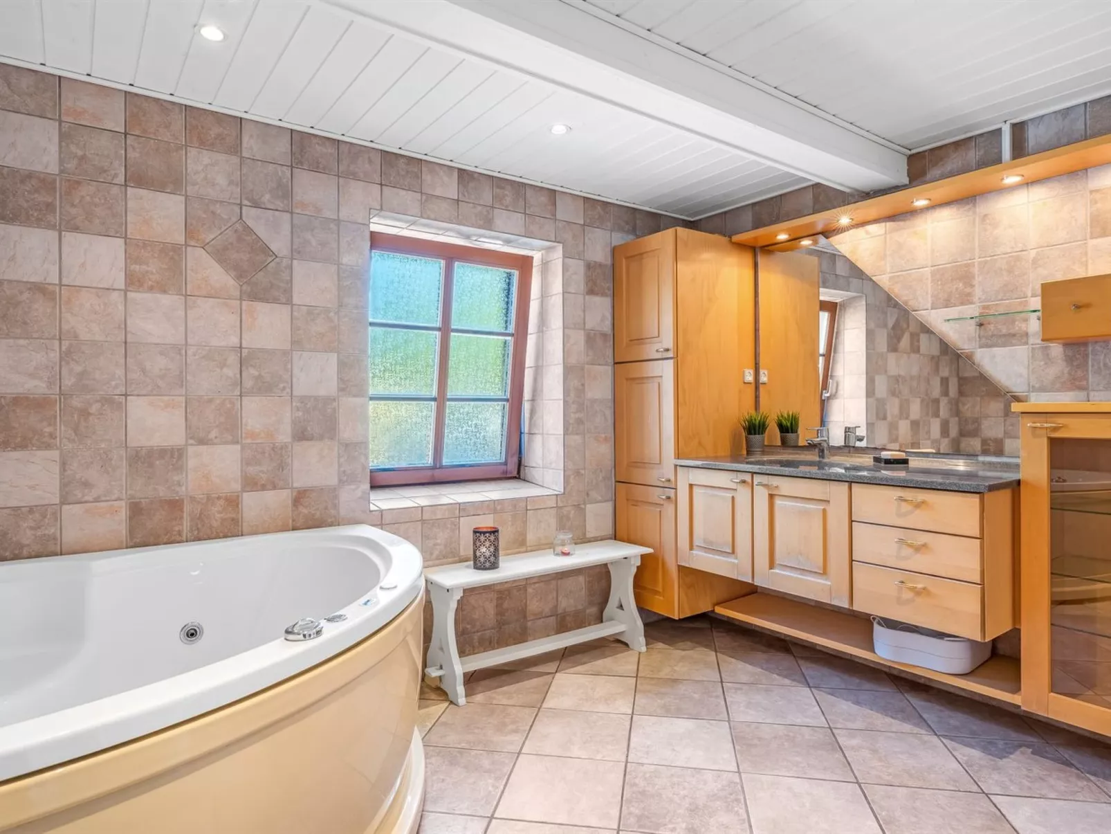 "Elia" - 5km to the fjord-Dedans