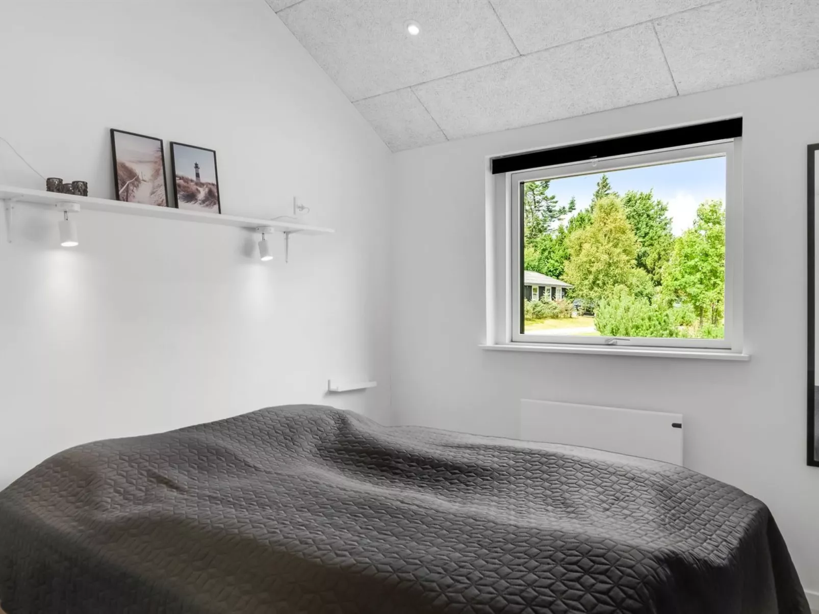 "Abiorn" -  from the sea-Dedans