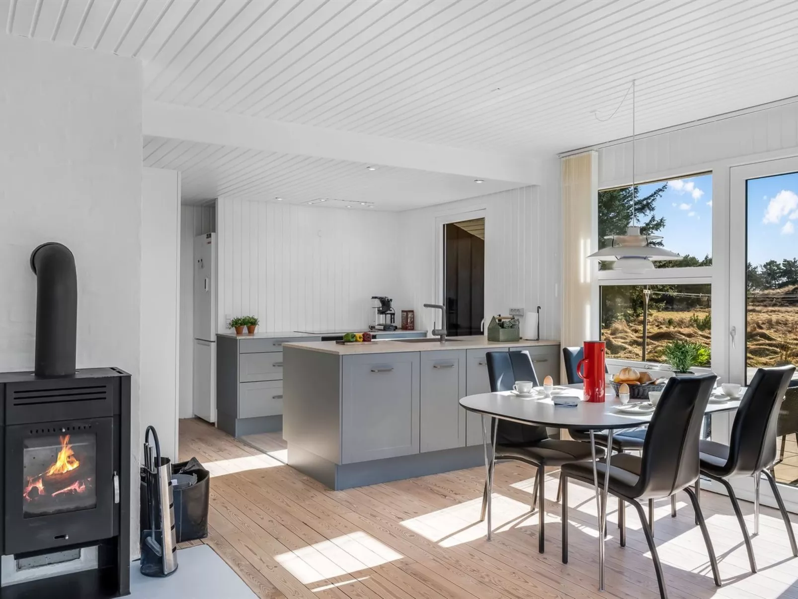 "Sinikka" - 900m from the sea-Drinnen