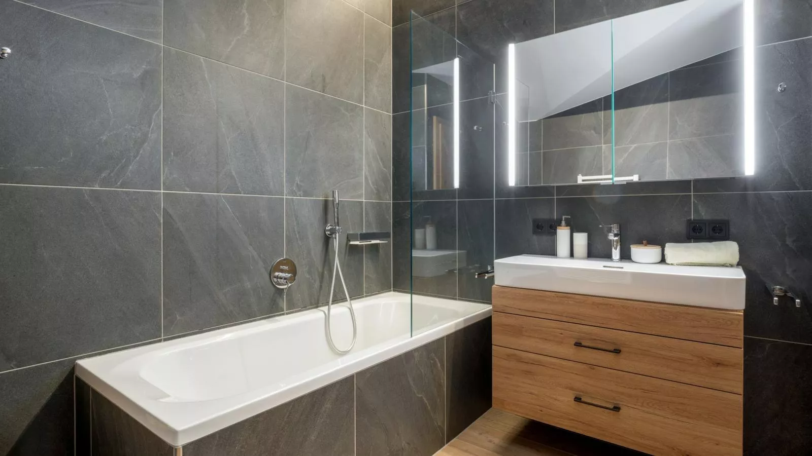 Luxury Central Kirchberg-Badezimmer