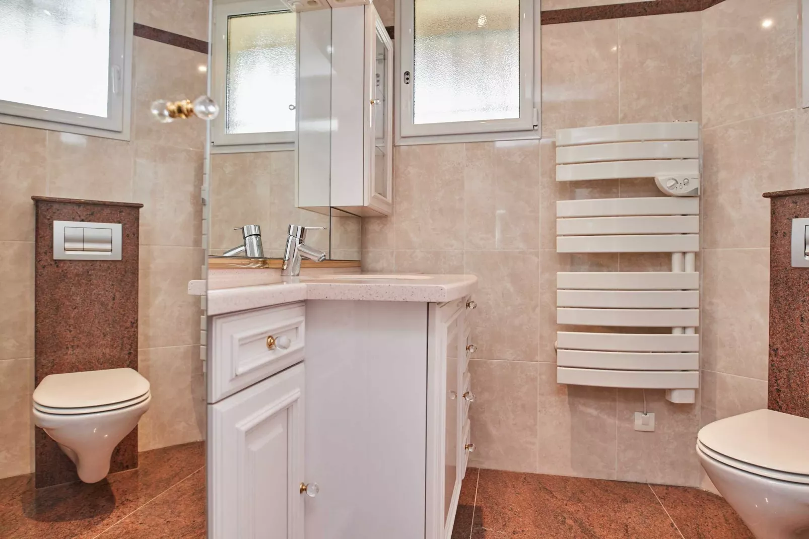 AP-652-PERTUADES-Untagged