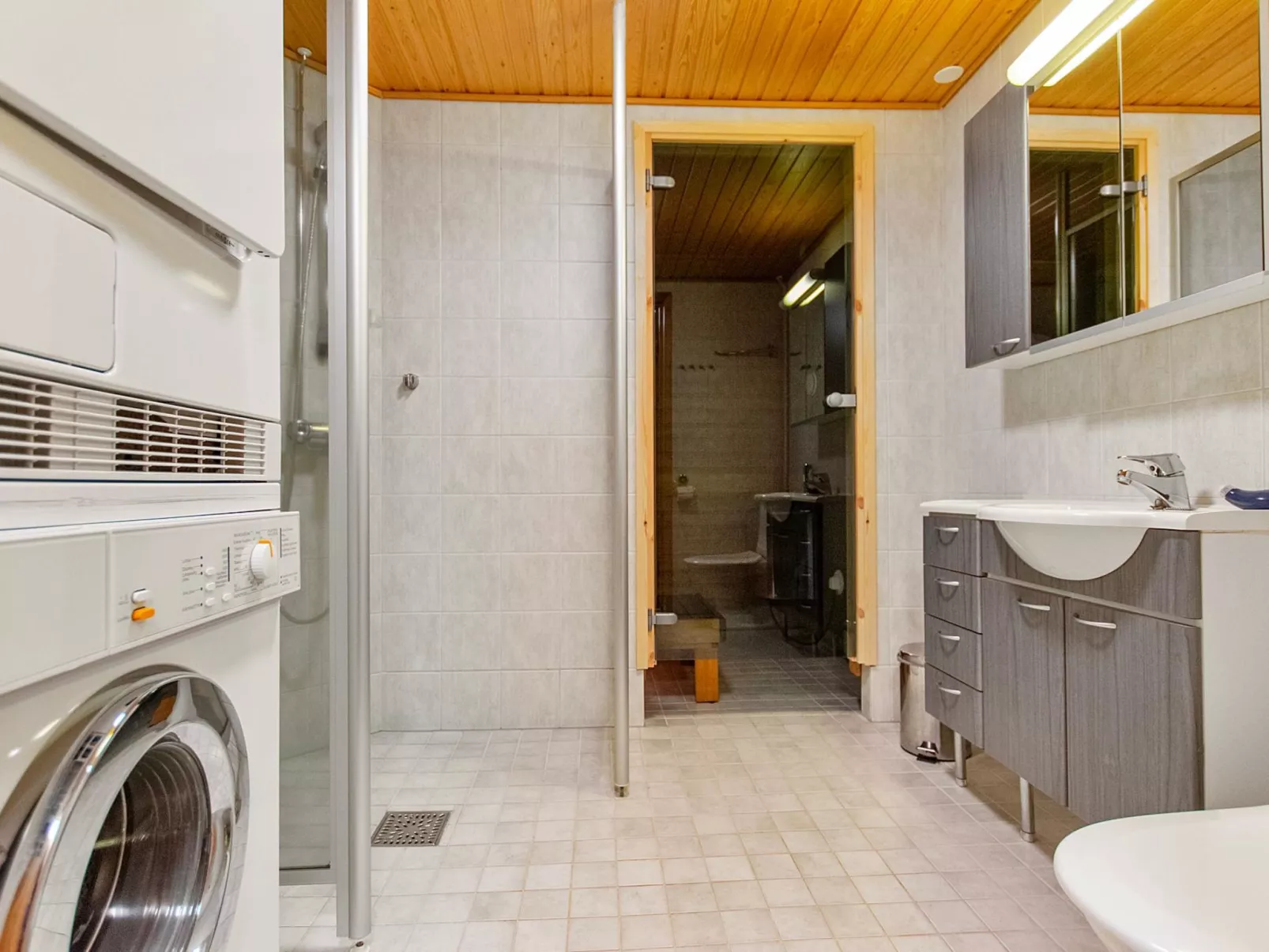 Sokosti - puilakka 4-Drinnen