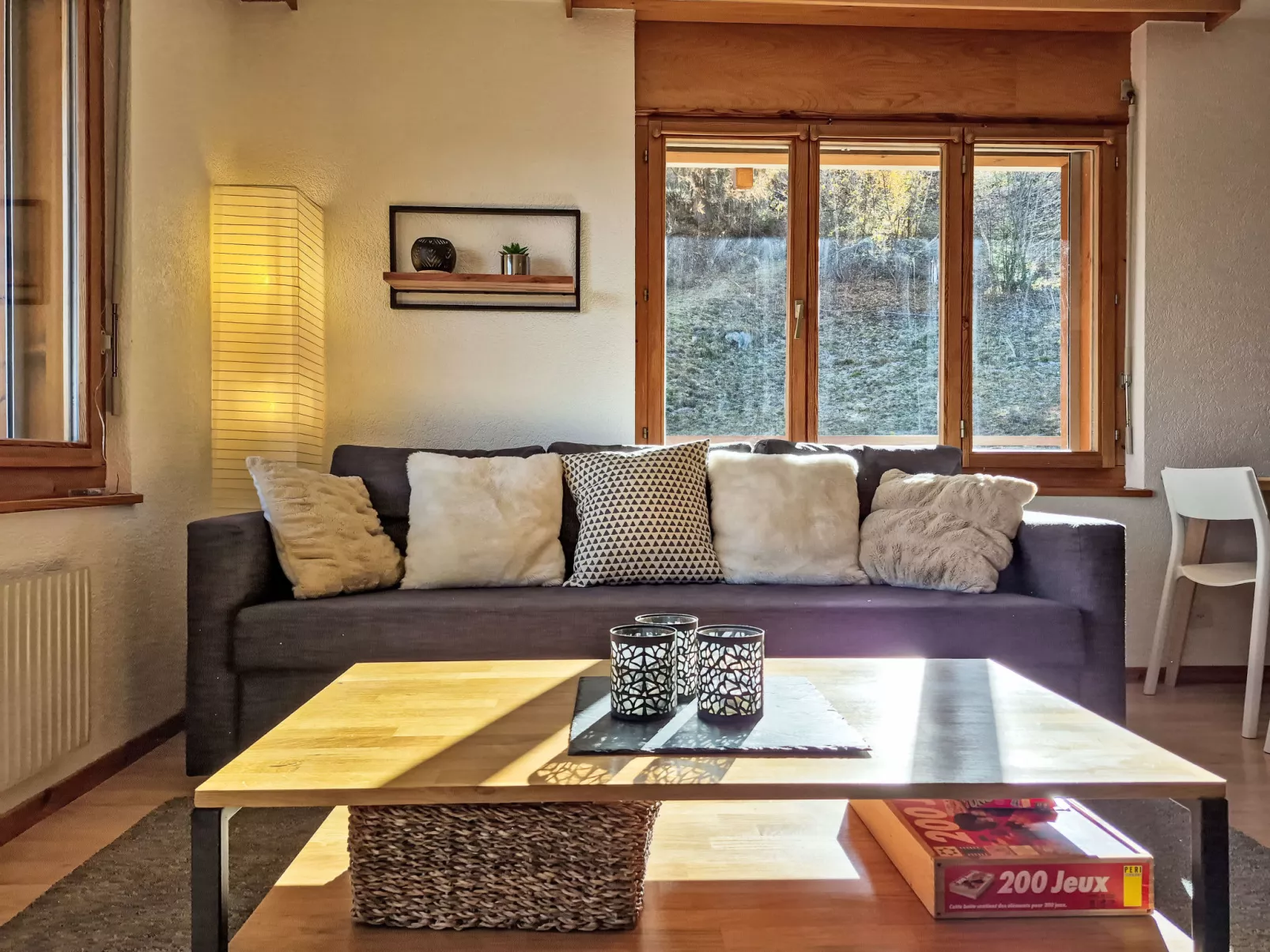 Ambassador 1/6-Dedans