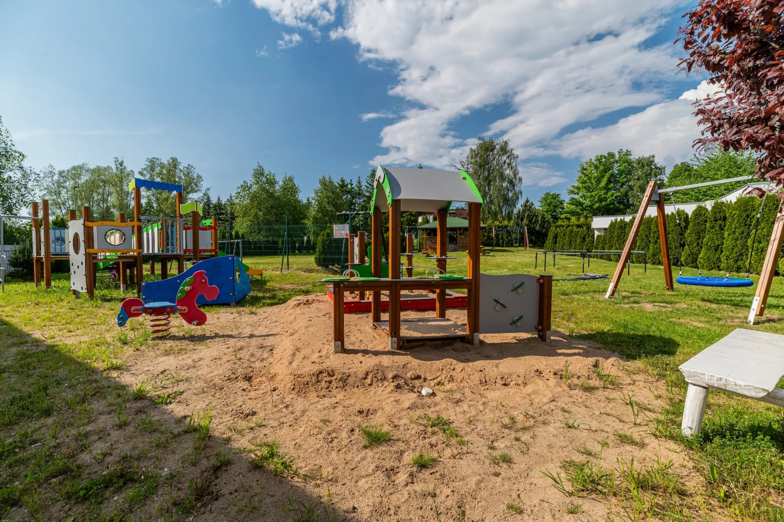 Domki wakacyjne z basenem Sianożąty-Jardins en été