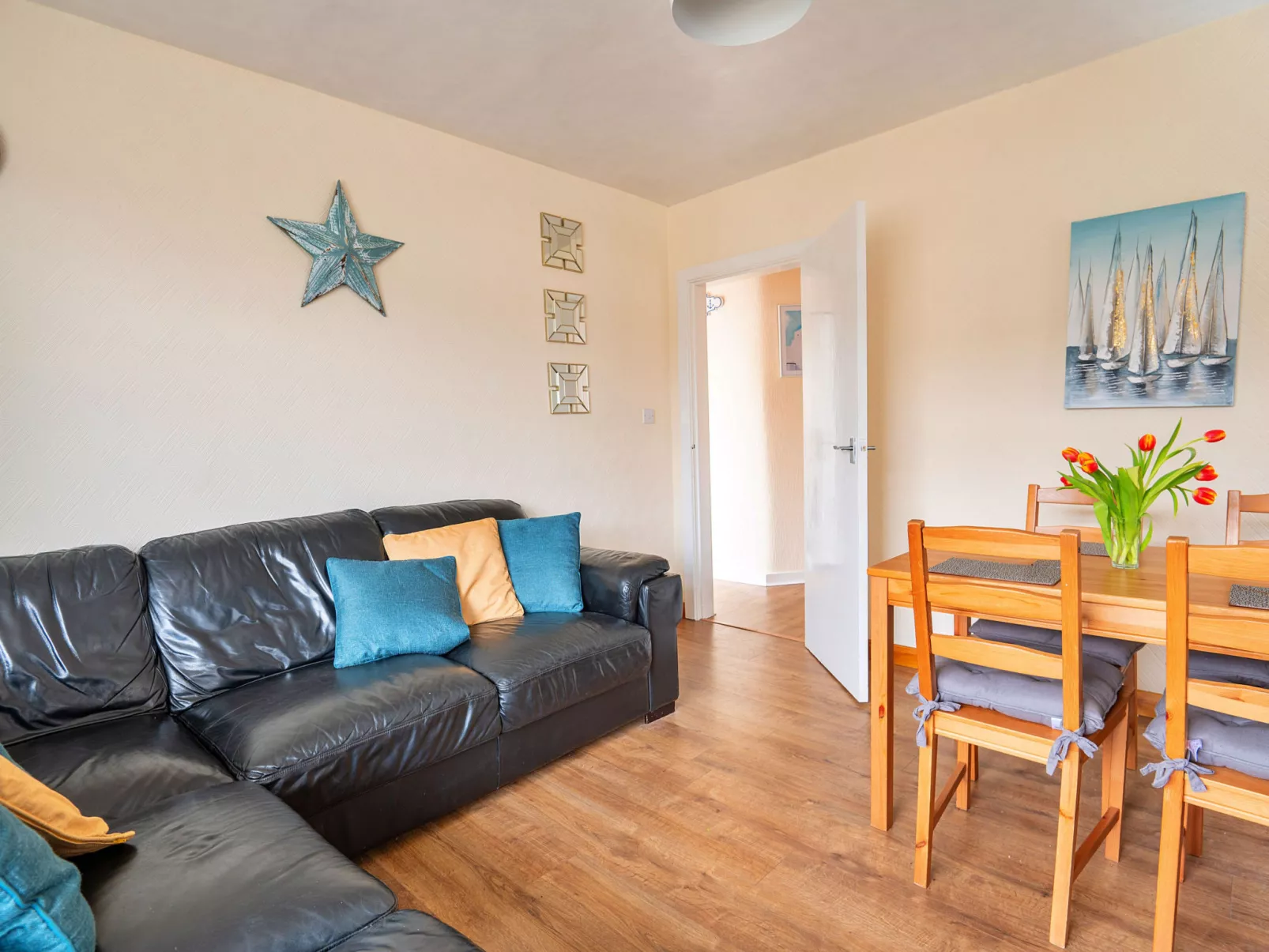 Llys Llewellyn-Dedans