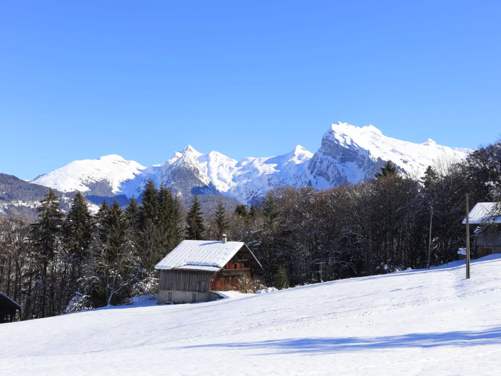 Les Eterlous-Outside