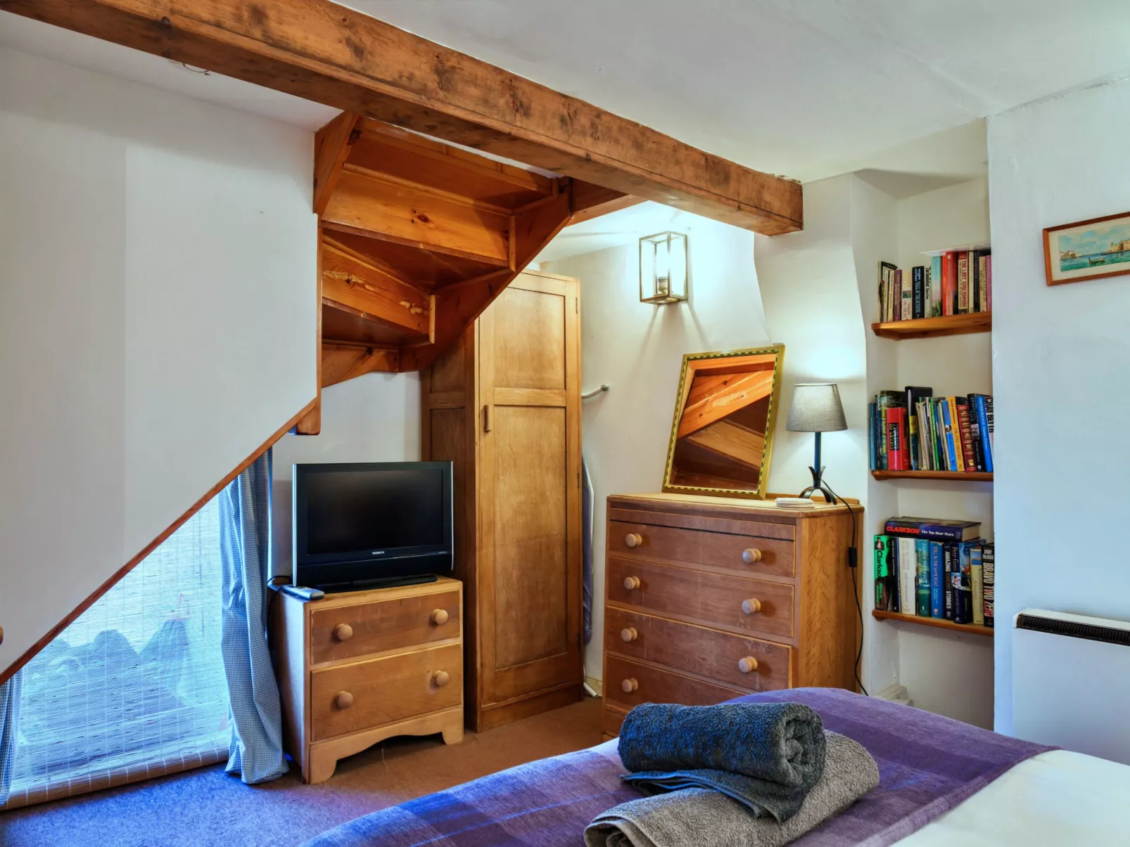 April Cottage-Dedans