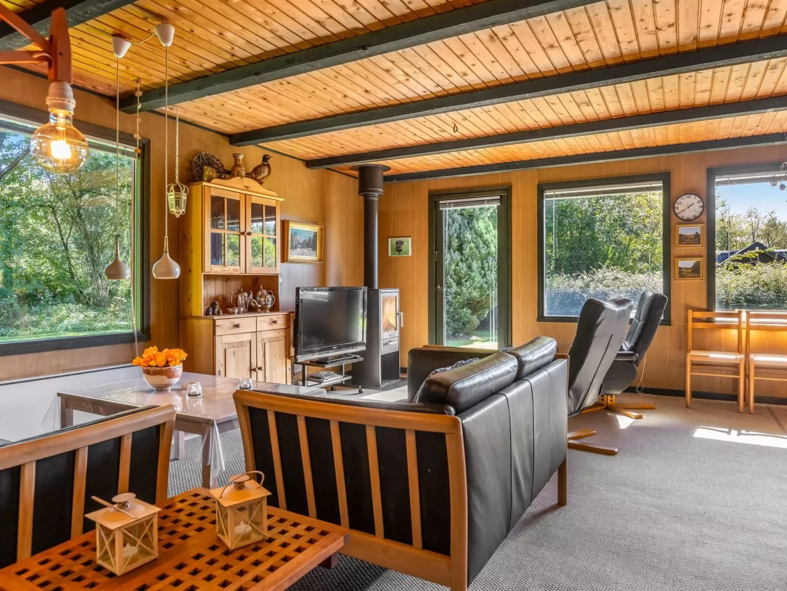 "Aron" - 30km from the sea-Drinnen