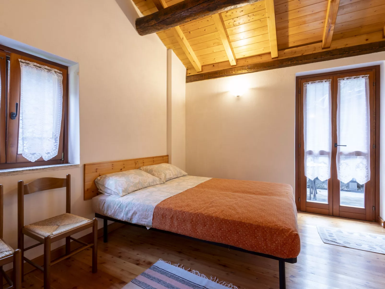 Val di Mello Mountain Flat-Inside