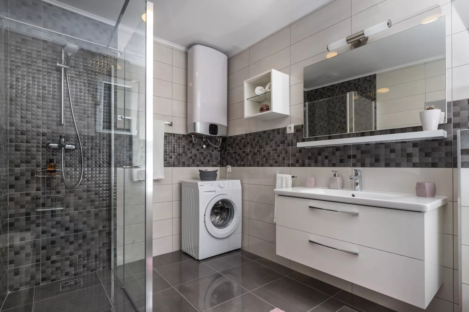 Holiday Home Monika - Two Bedroom Holiday Home with Terrace and Sea View-Bathroom