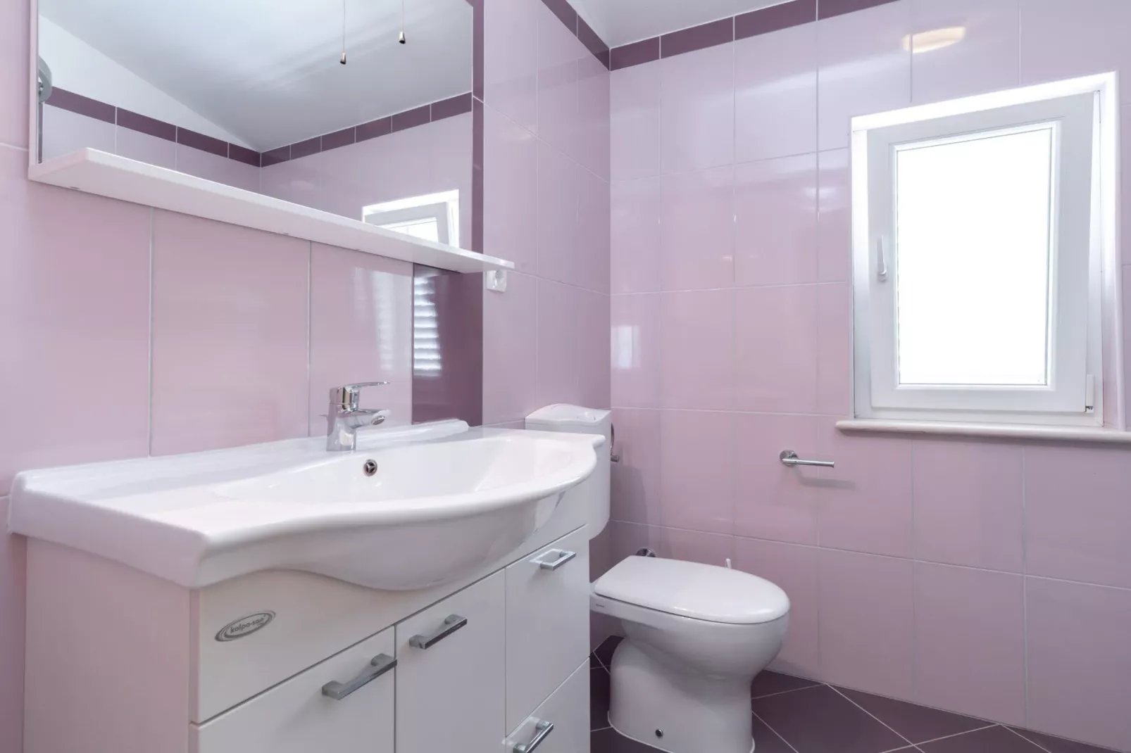 Modern Villa with Pool-Badezimmer