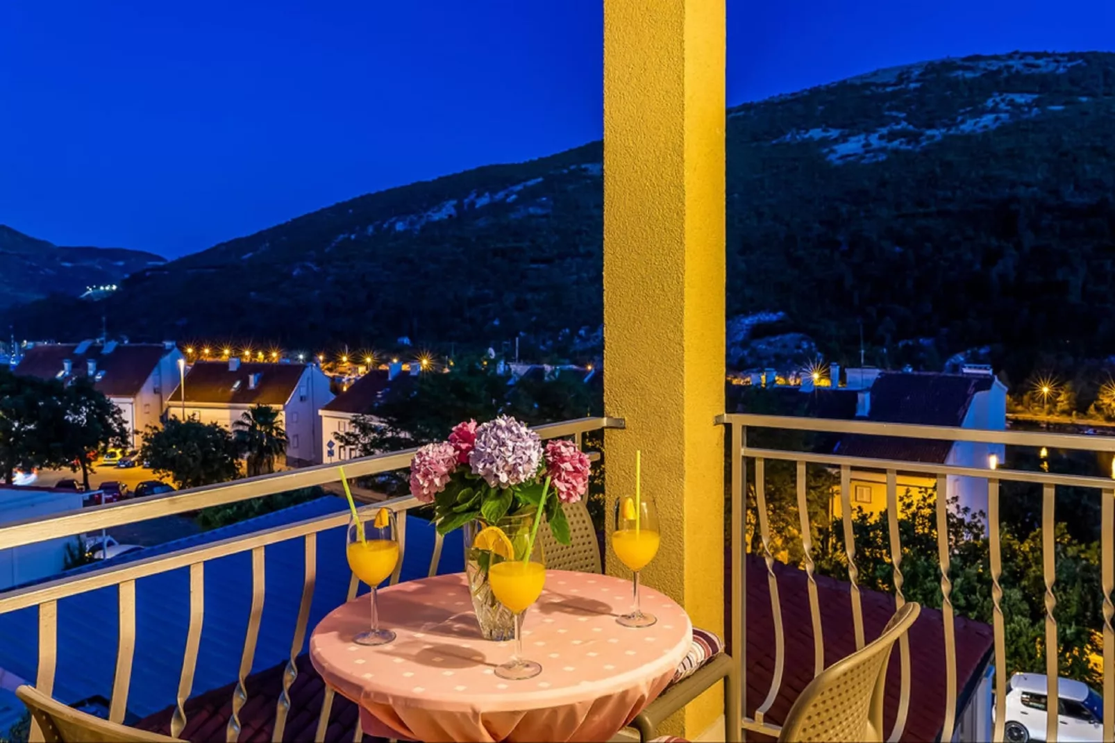 Three Bedroom Apartment with Pool-Terrasse/Balkon