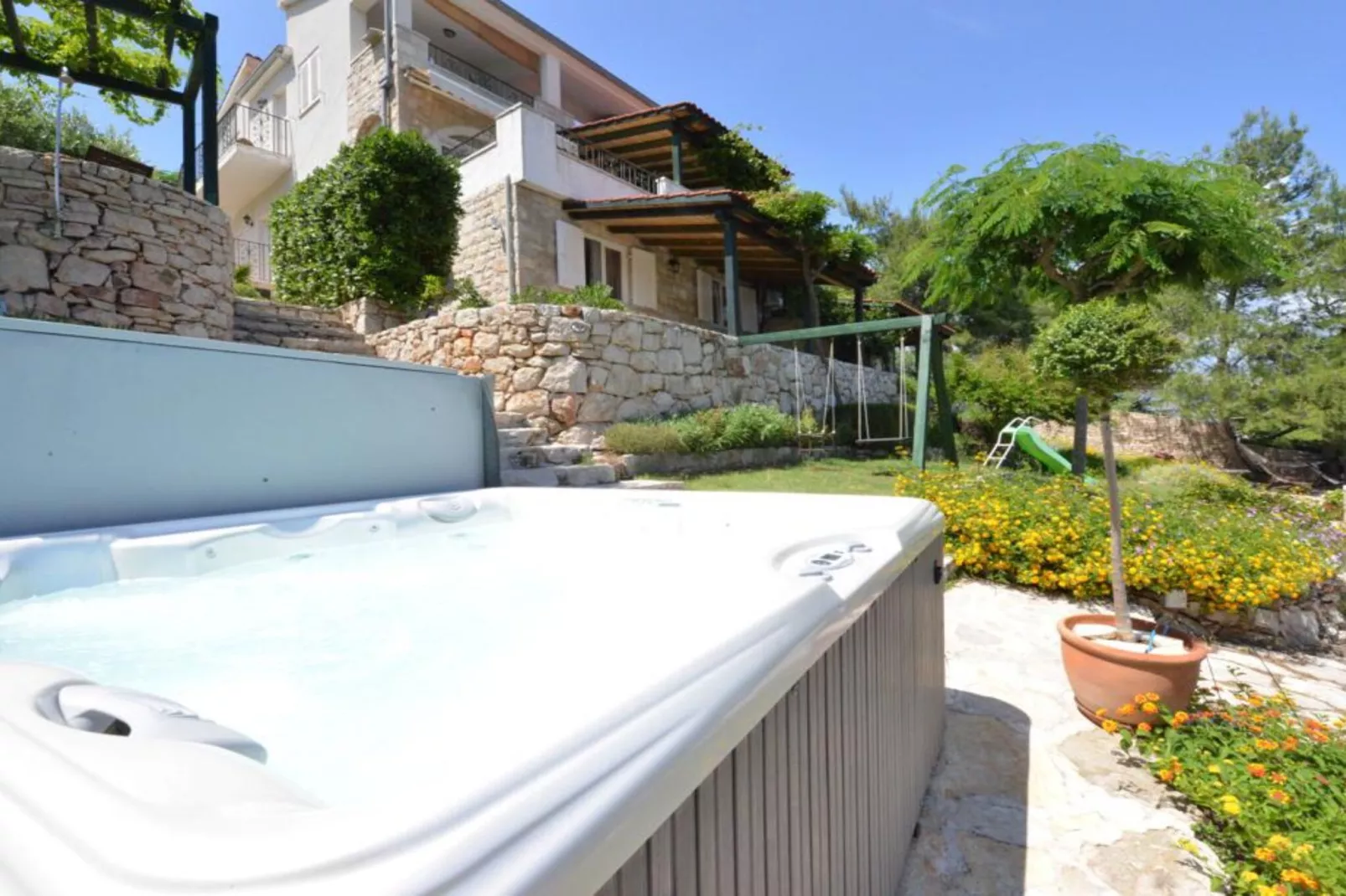 Two-Bedroom Apartment (Maslina)-Wellnessbereich