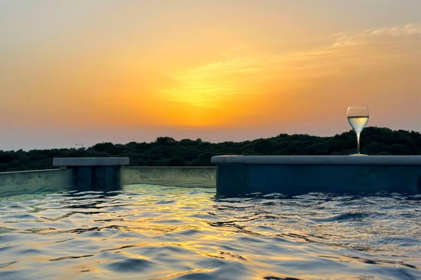 Leonarda Waterfront Residences- Three-Bedroom Penthouse with Infinity Pool (The Skyview Penthouse) - S4-Swimming pool