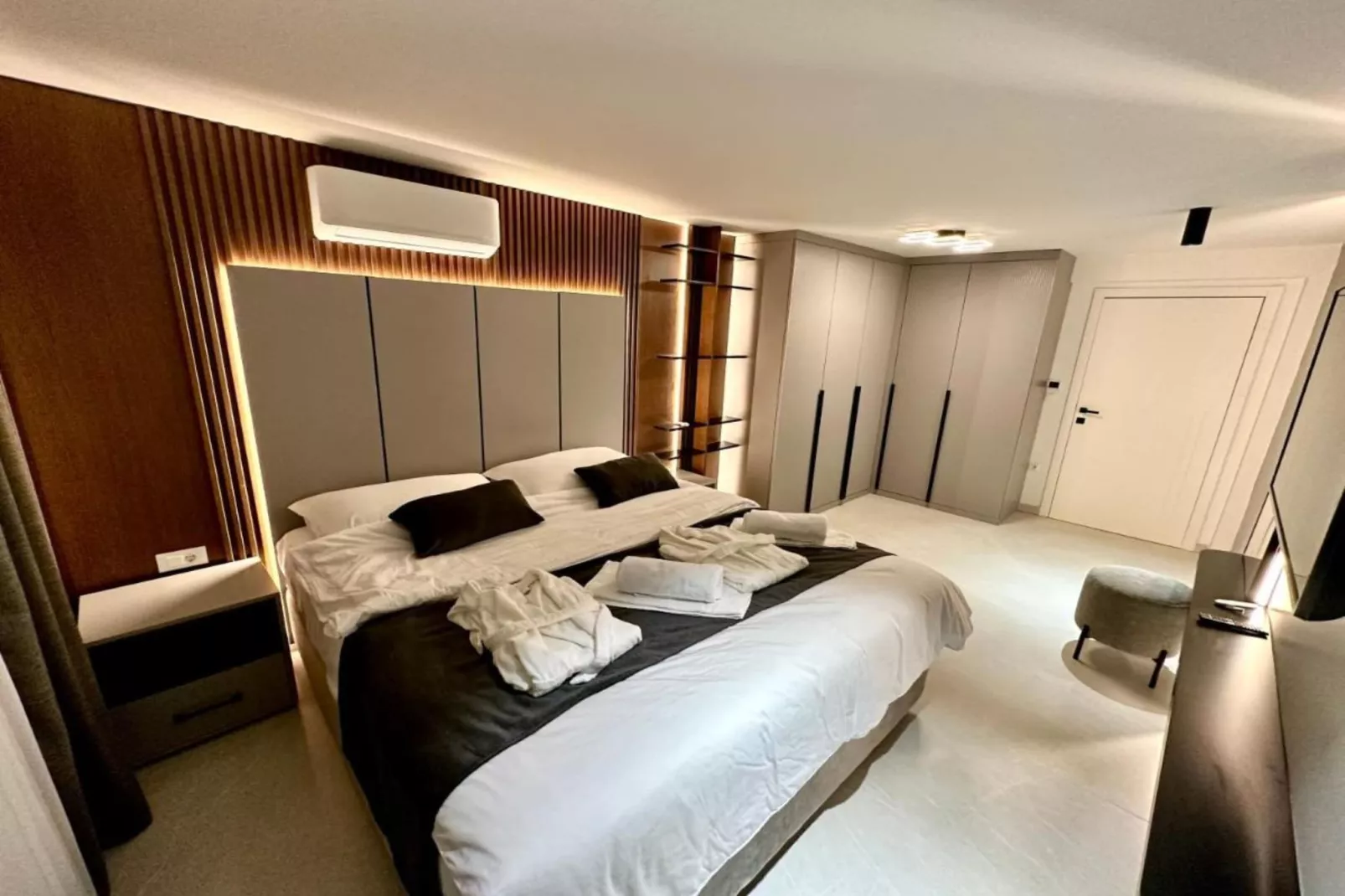 Leonarda Waterfront Residences-Two-Bedroom Apartment with private pool (The Bayfront One) -S5-Bedroom