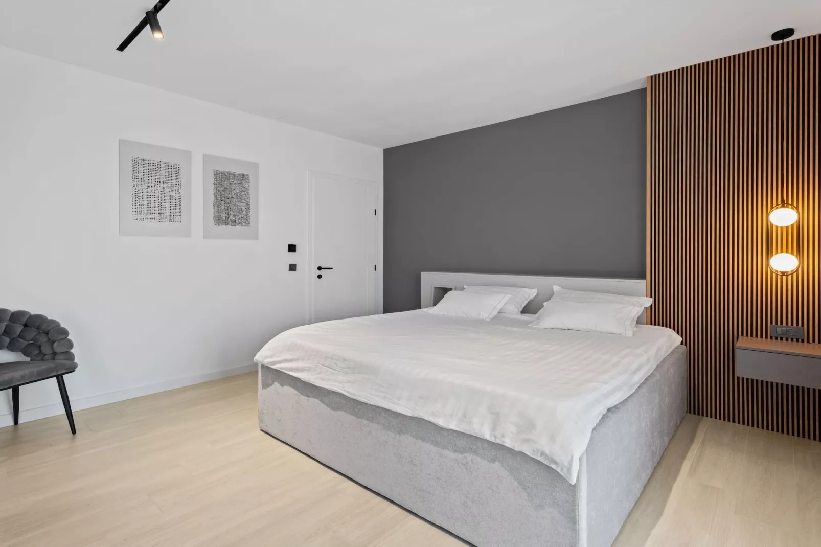 Villa Freedom - Five Bedroom House with Balcony-Bedroom