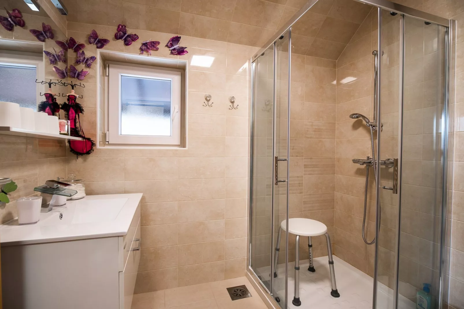 Quiet and Sunny Apartment with Balcony - Two Bedroom Apartment with Balcony-Bathroom