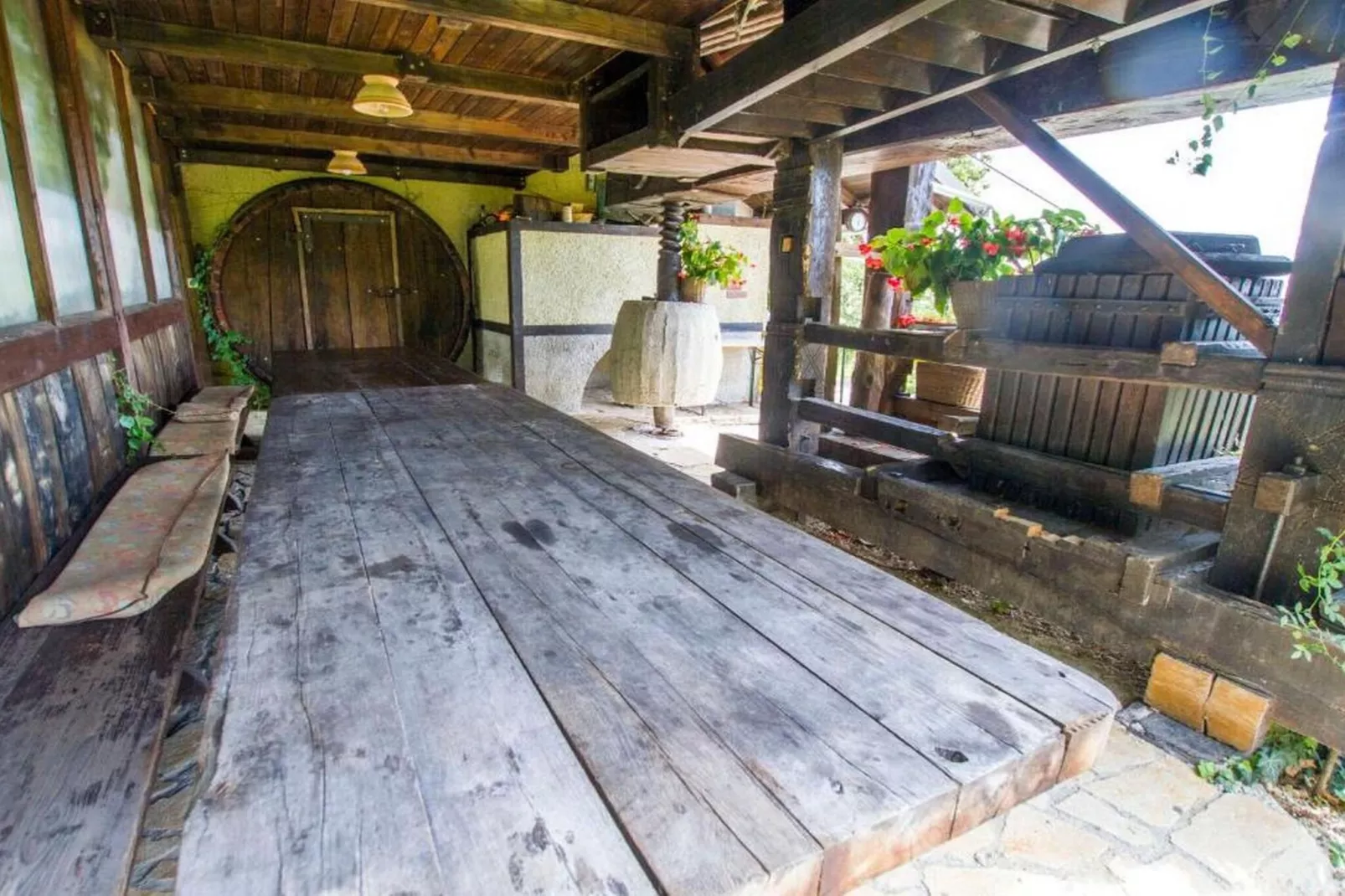 Rustic Charm Cottage Country House with Sauna - Five Bedroom  Holiday Home with Sauna-Outdoor