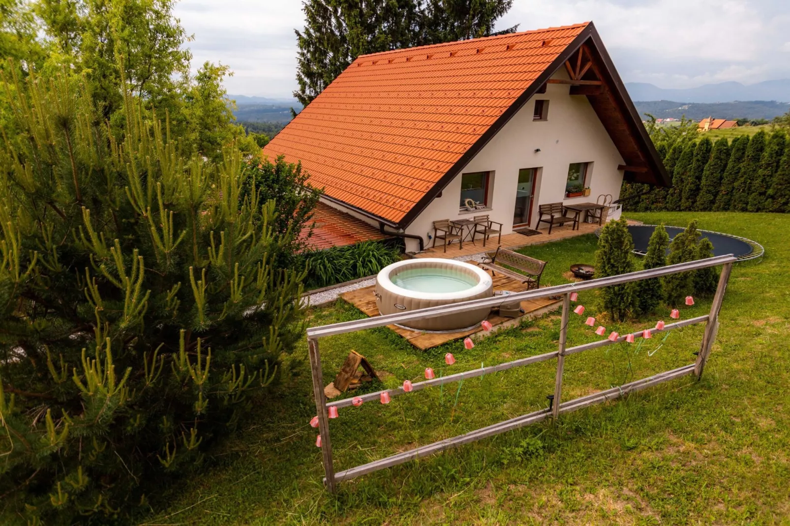 Rustic Refuge Glamping with Hot-Tub and Sauna - Two Bedroom Apartment with Terrace-Outdoor