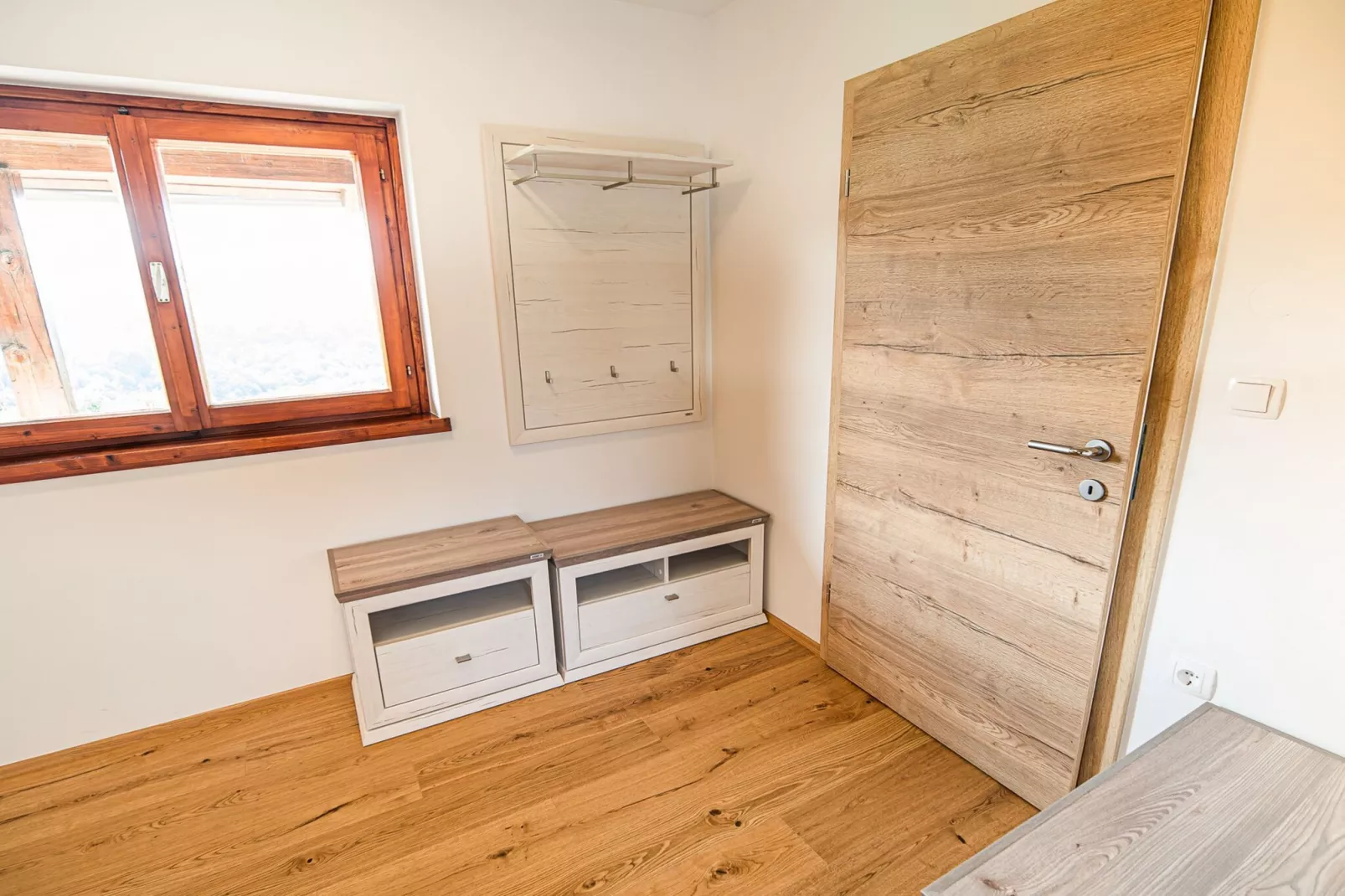 Serene Hollow Holiday Home with Mountain View - Two Bedroom Holiday Home with Mountain View-Chambre