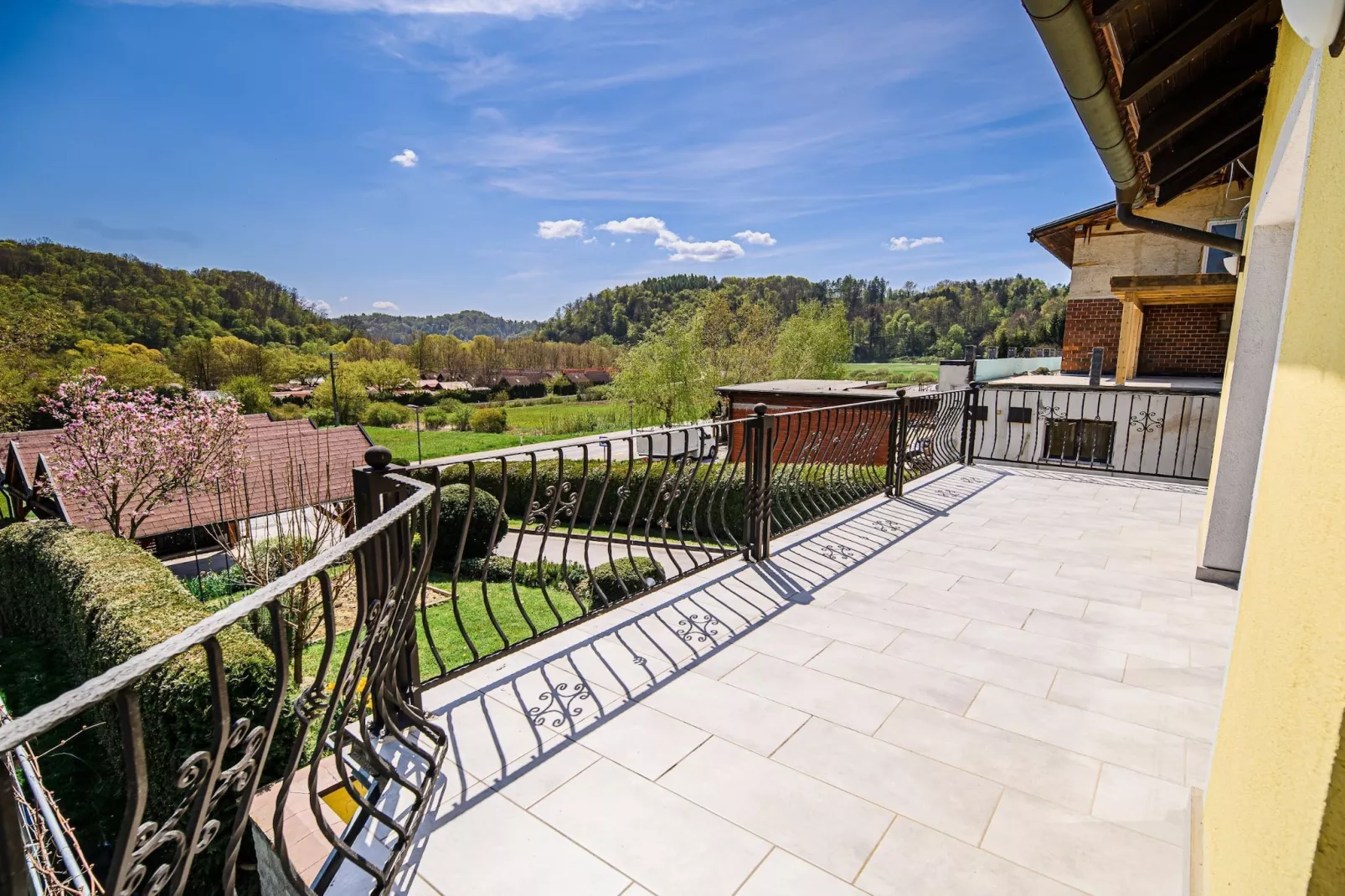 Sunny and Spacious Apartments with Terrace near Water Park - One Bedroom Apartment with Terrace-Terrace