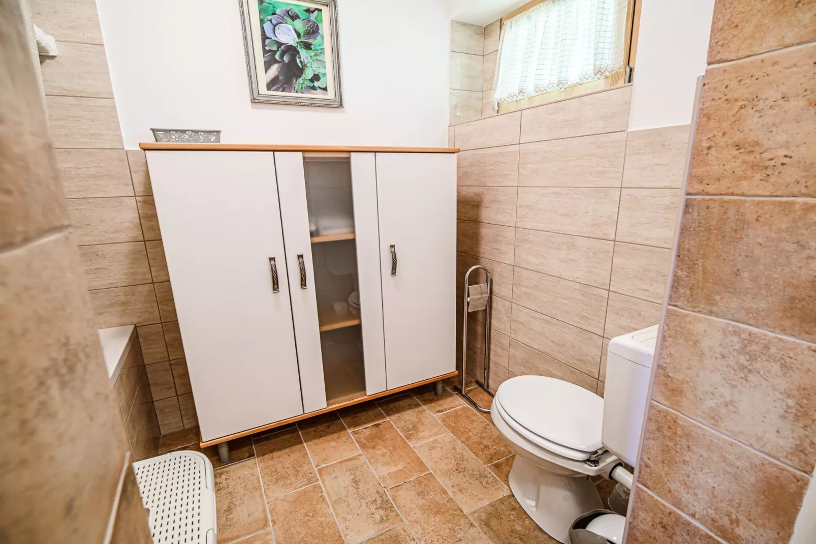 Hidden Authentic Haven Apartments - Two Bedroom Apartment with Balcony-Bathroom