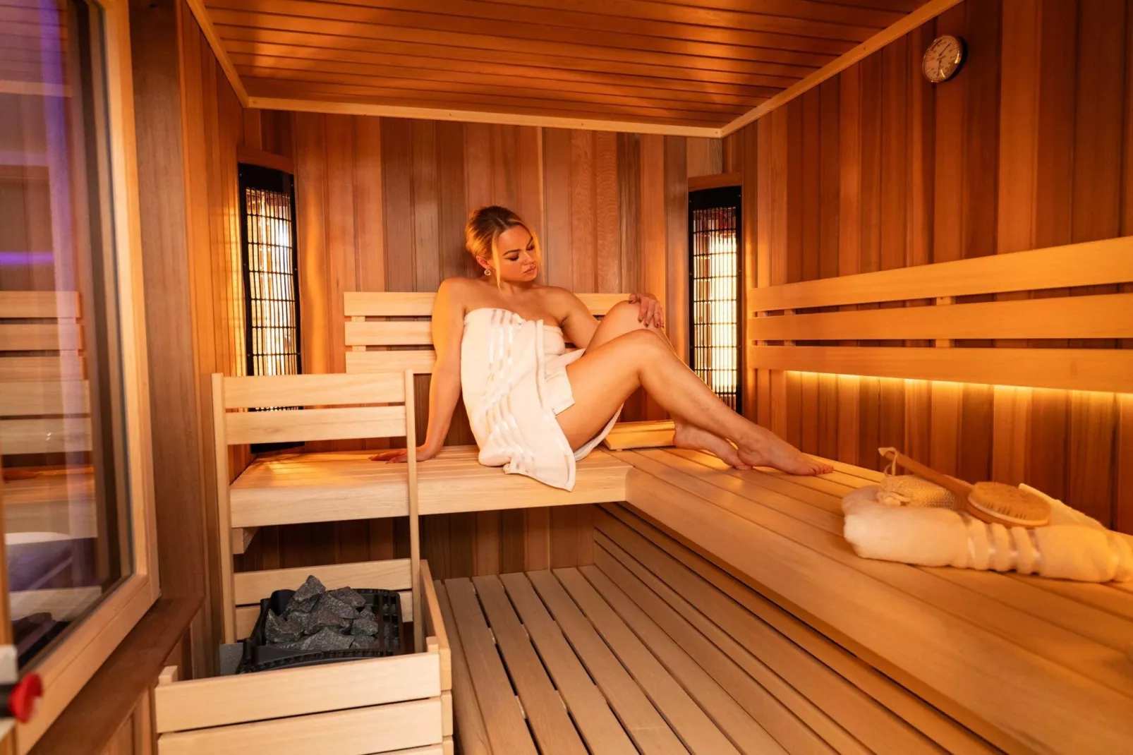 Elegant Warm Bliss Hideaway Escape Lodge - Holiday Home with Hot-Tub and Sauna (owner Excellency)-Sauna