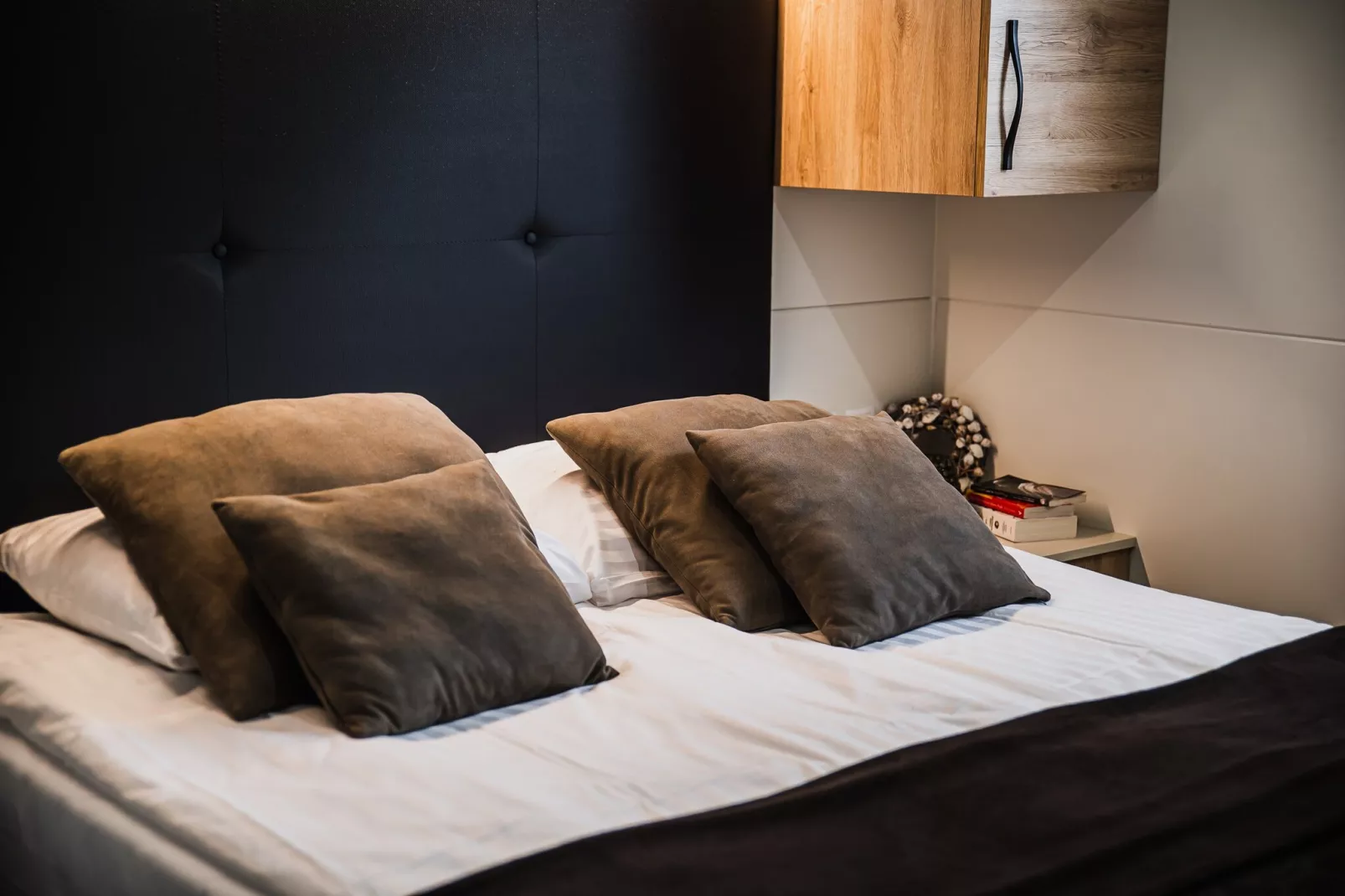 Lake Serenity Premium Mobile Homes with Thermal Riviera Tickets - Three Bedroom Mobile Home 15\/029 - Chambre