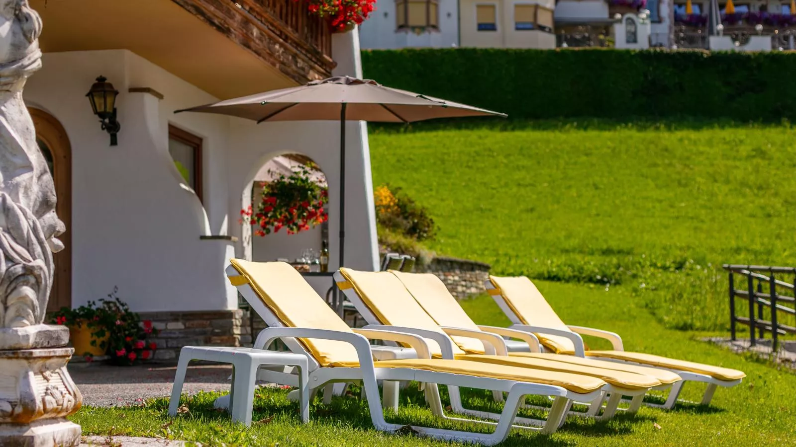 Landhaus Marchfeld Top 4  Top 5-Garten Sommer