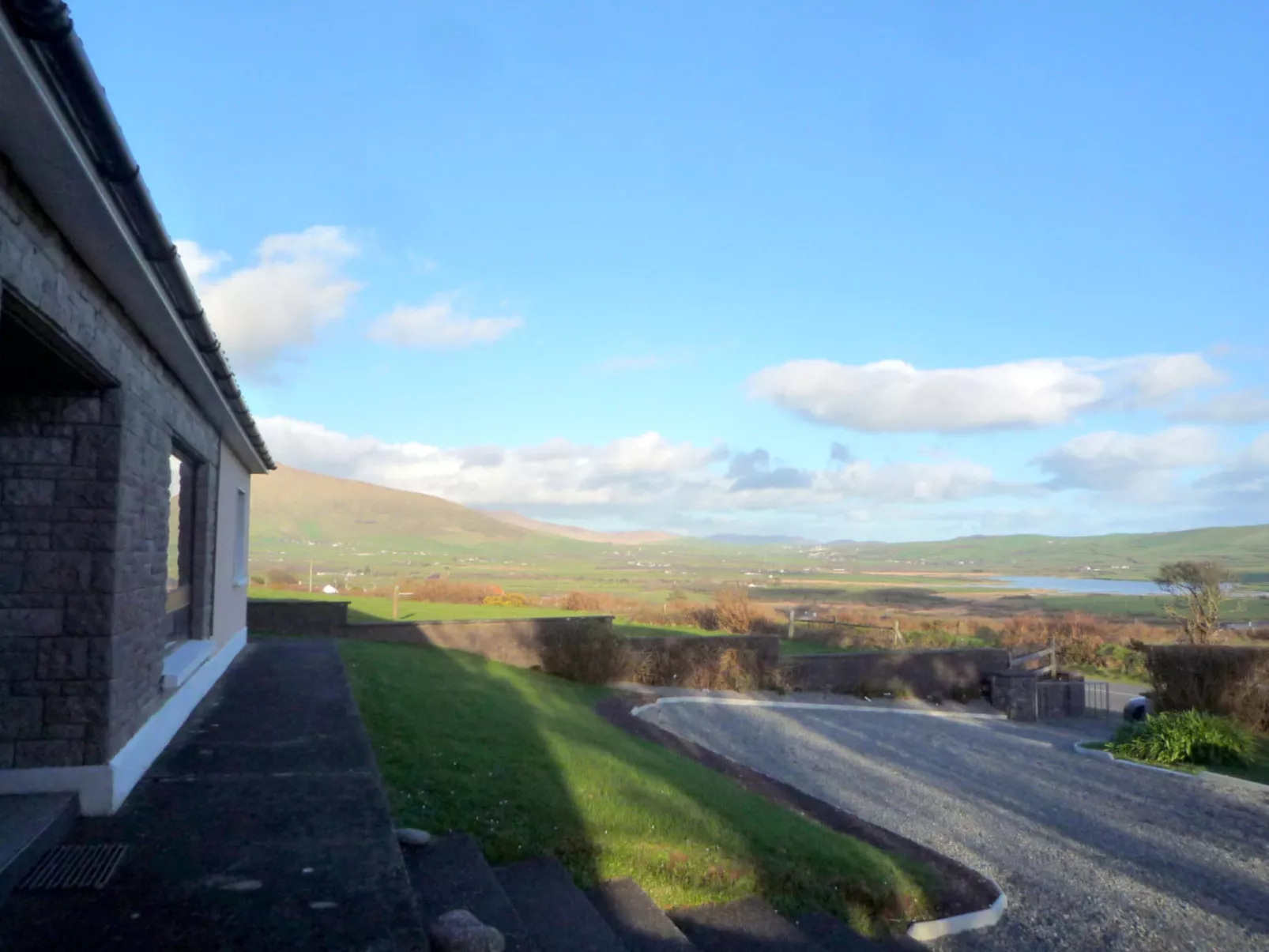 Dingle Bay View (TR2)-Draußen