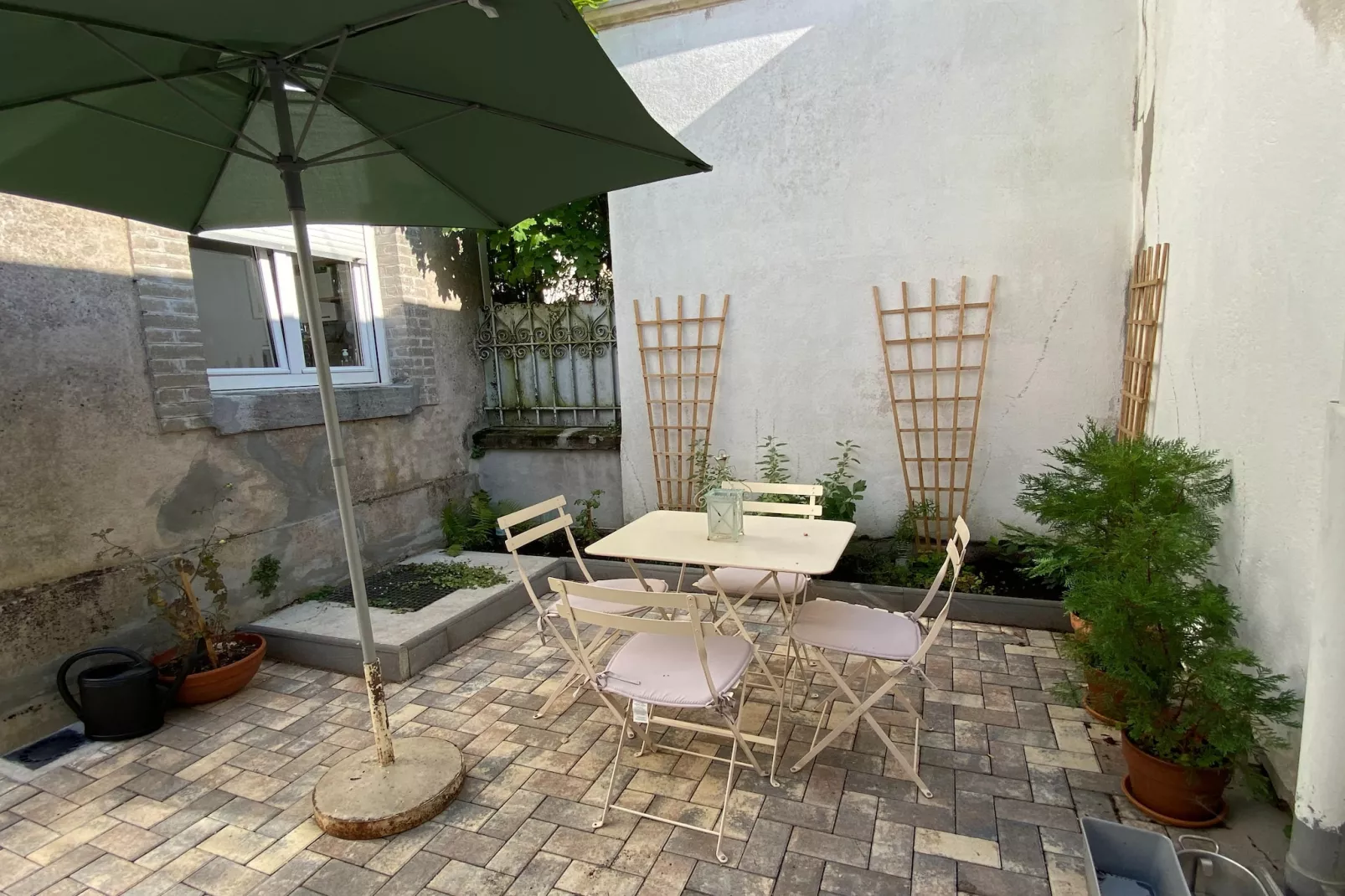 Appartement avec la petite cour-Jardins en été