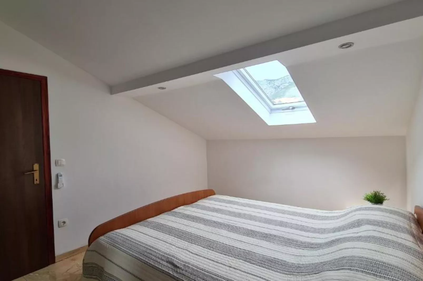 Apartment with One Bathroom-Bedroom