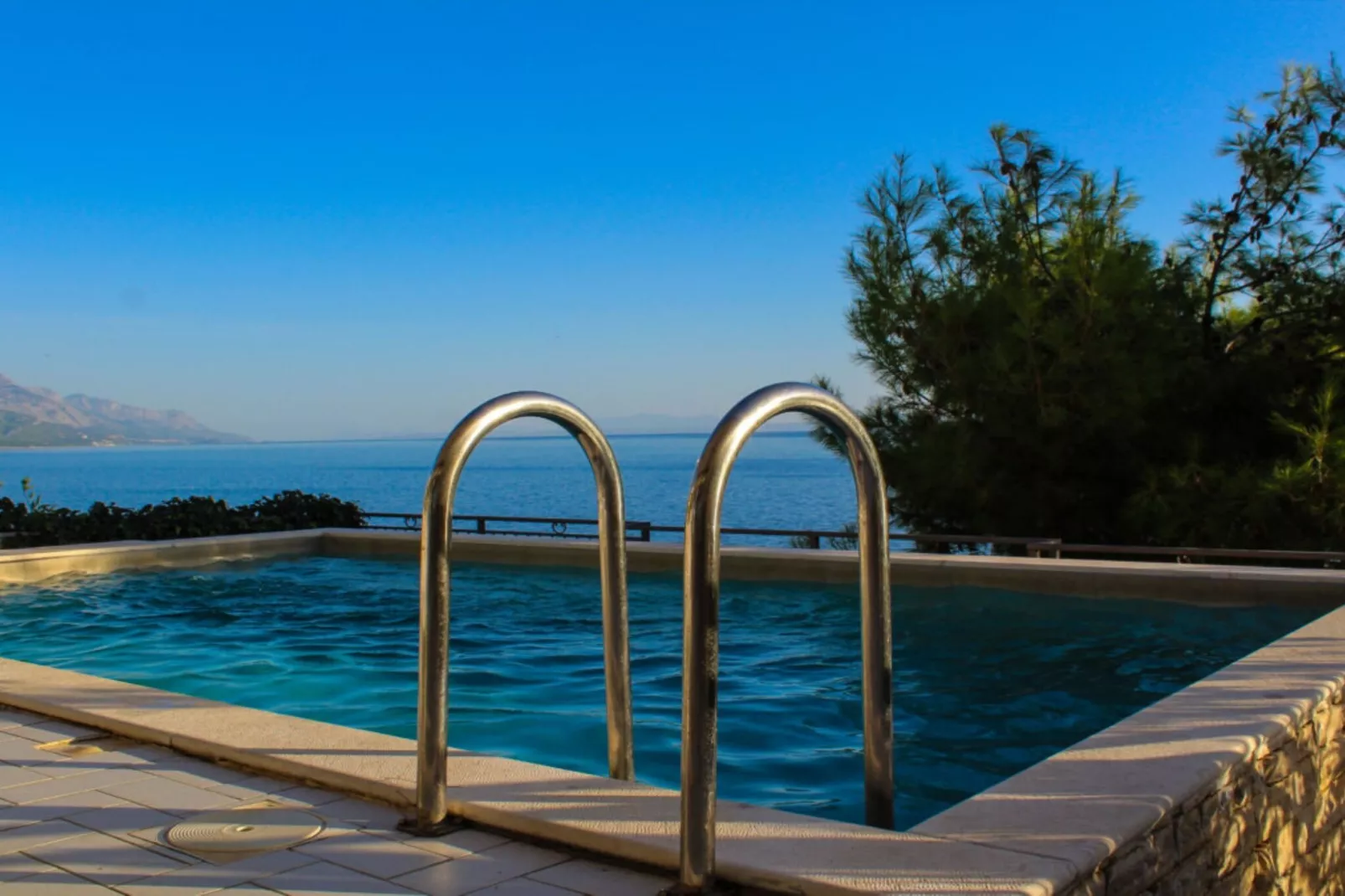 Seafront Apartment Sea Relax with Private Pool - Two Bedroom Apartment with Sea View  and Private Pool-Swimming pool